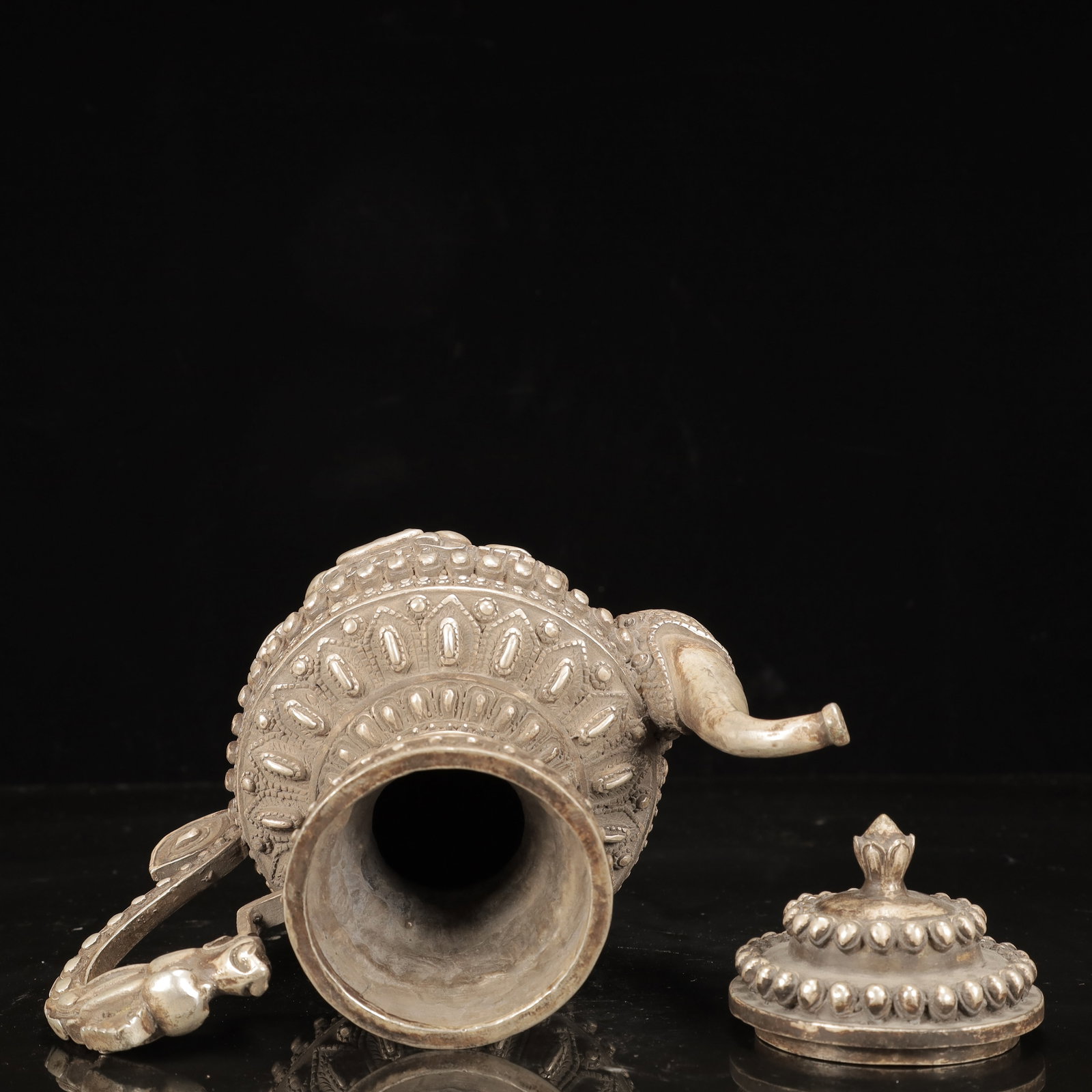 An Exquisite Silver-Plated Bronze Beast-Face Pattern Ewer - 14