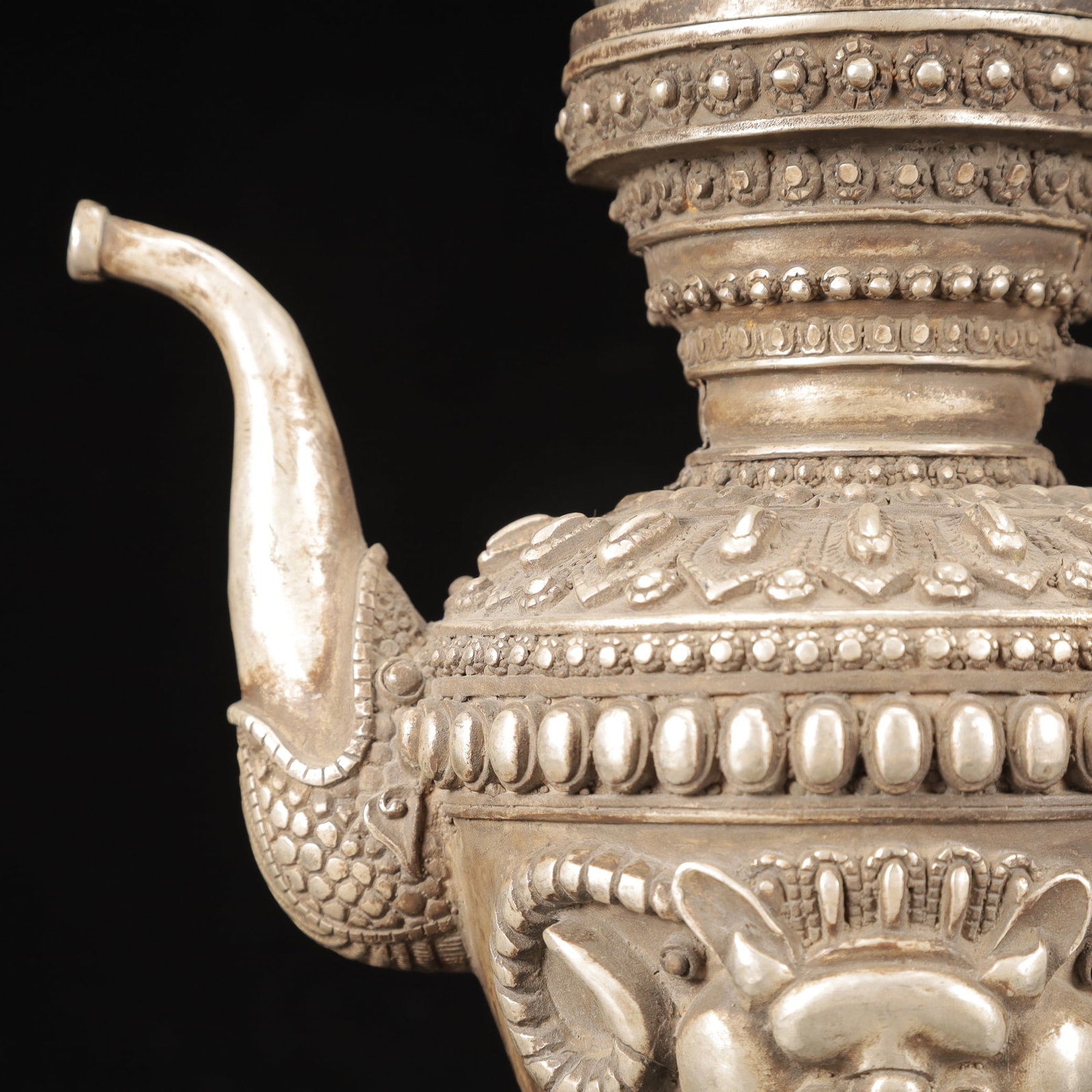 An Exquisite Silver-Plated Bronze Beast-Face Pattern Ewer - 5