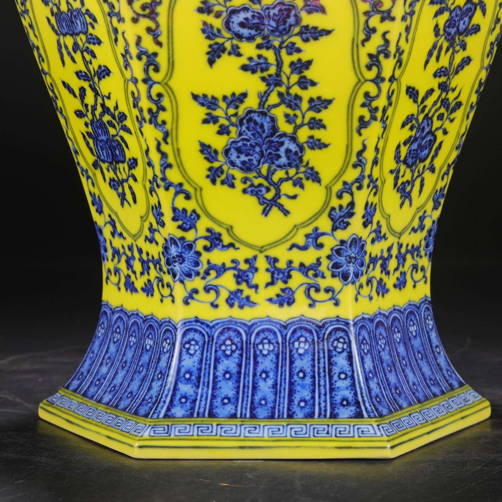 A Huge Yellow Ground Blue and White Flower and Fruit Pattern Vase - 4