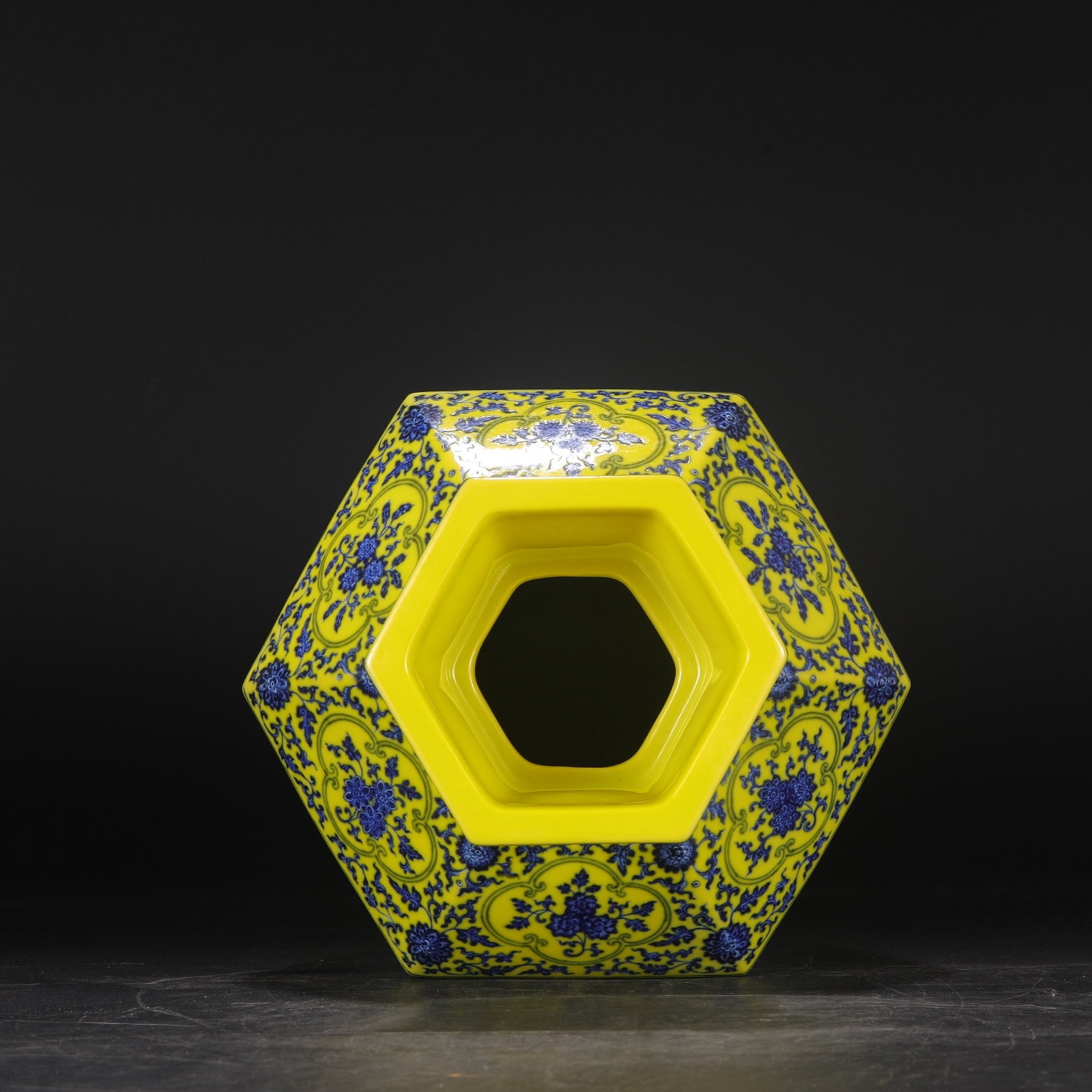A Huge Yellow Ground Blue and White Flower and Fruit Pattern Vase - 5