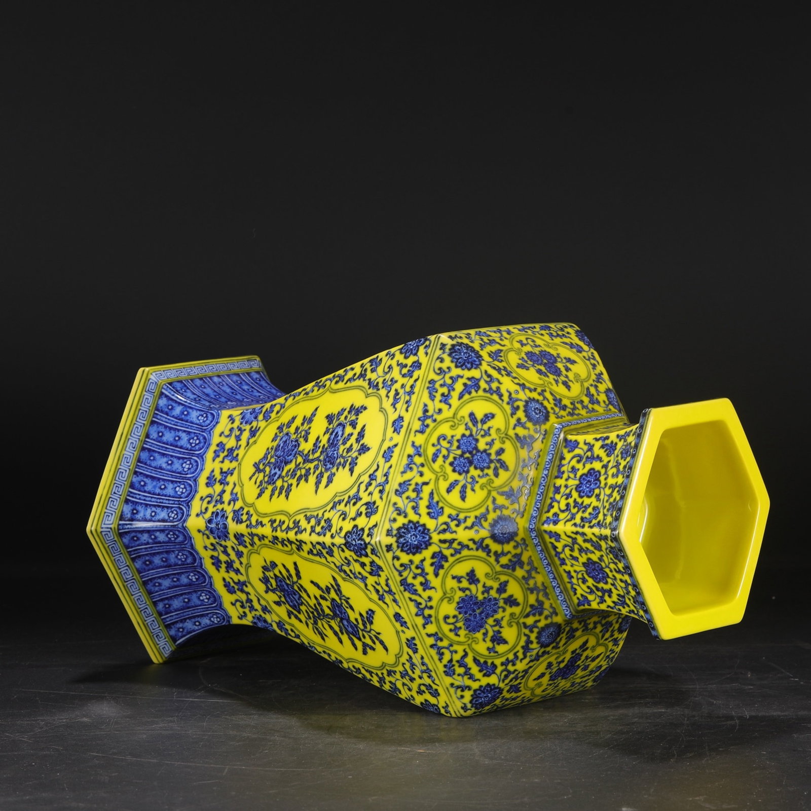 A Huge Yellow Ground Blue and White Flower and Fruit Pattern Vase - 6