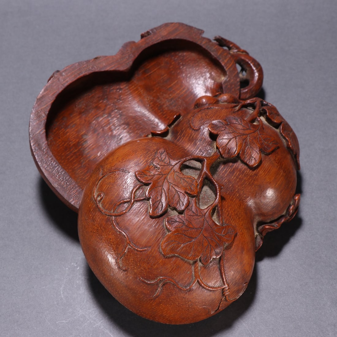 An Exquisite Bamboo Gourd-Shaped Box - 9