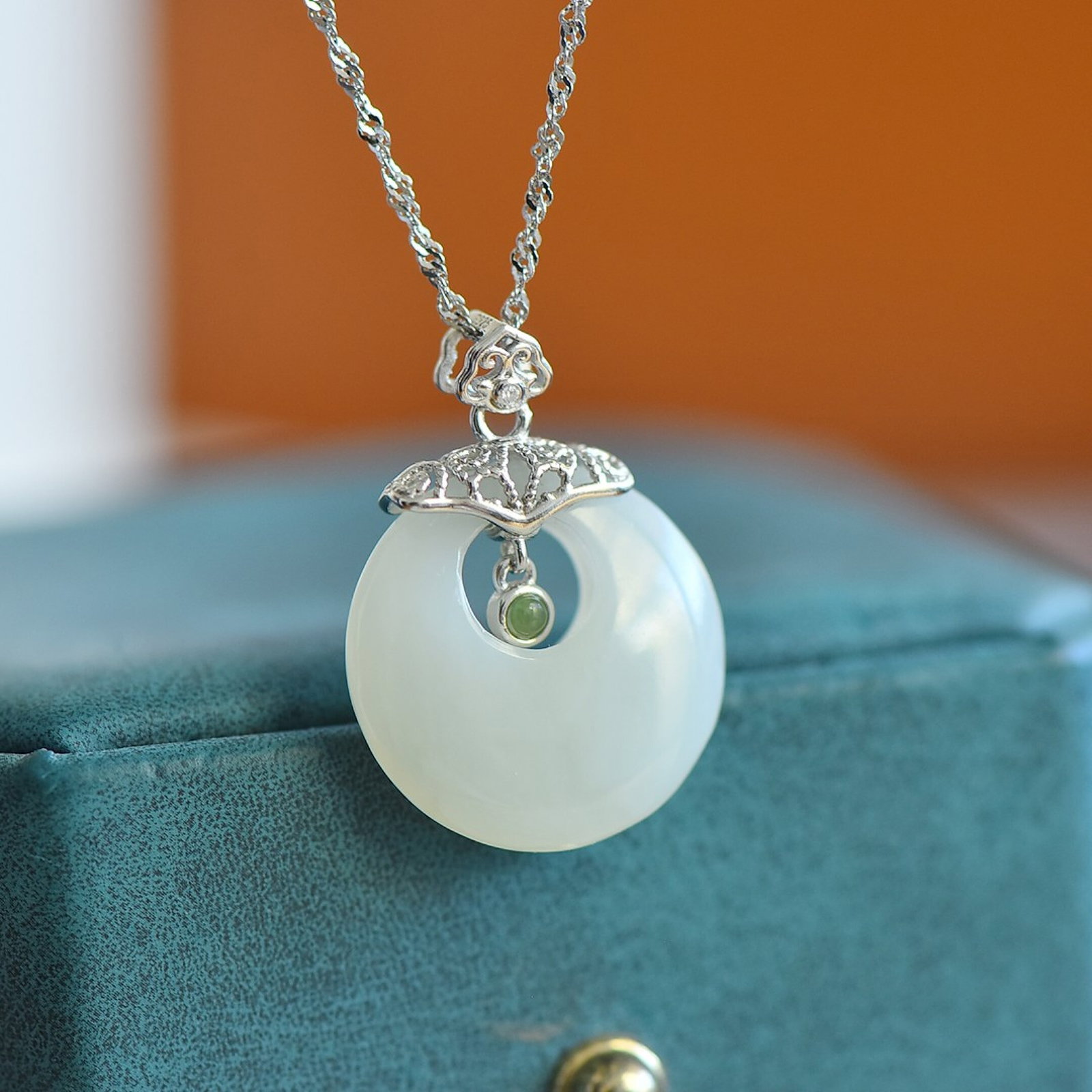 An Exquisite Sterling Silver Inlaid White Jade Pendant,Inlaid Jasper: Estimated Value:300-600 An Exquisite Sterling Silver Inlaid White Jade Pendant,Inlaid Jasper,Size:20mmx20mm 纯银镶白玉吊坠,嵌碧玉