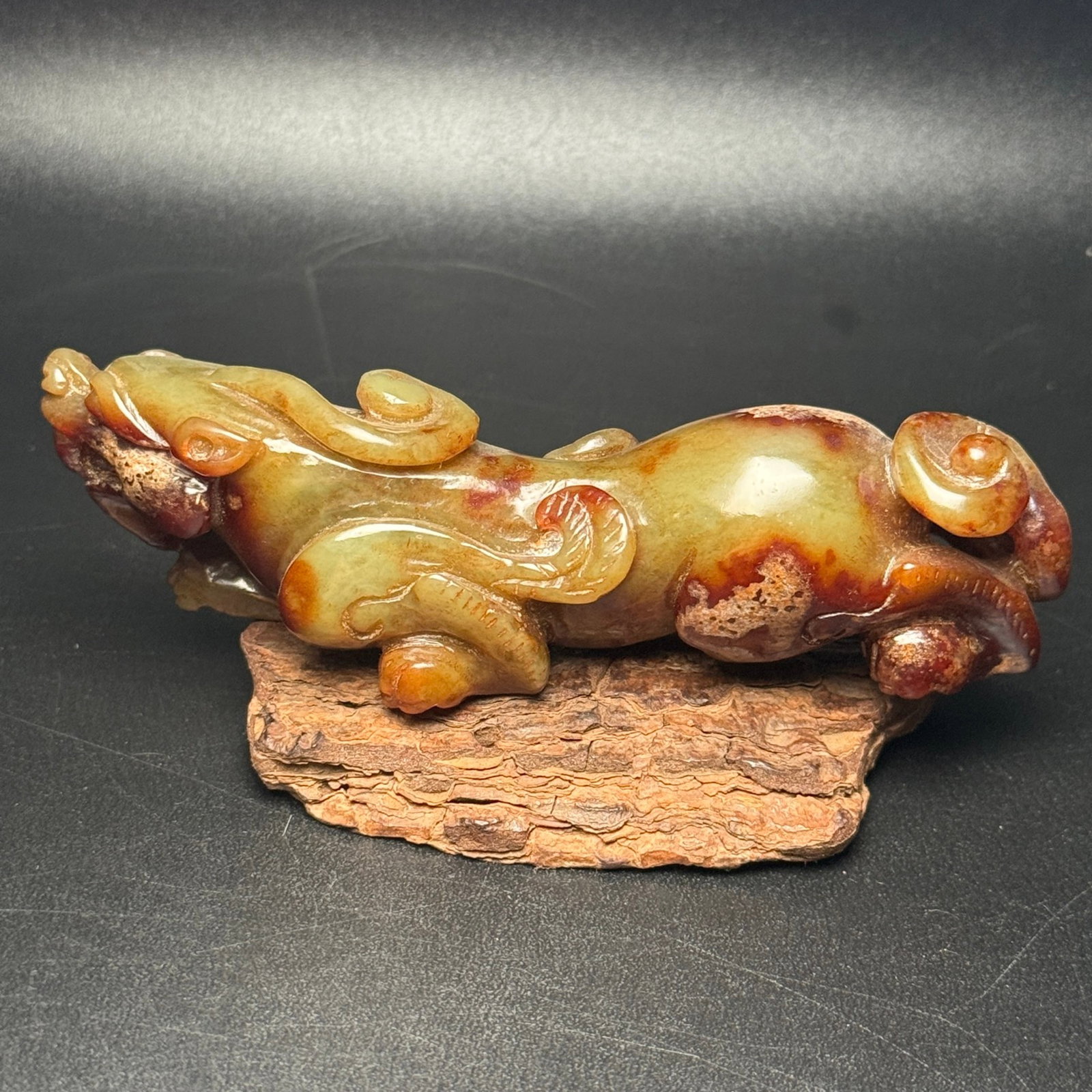 An Exquisite Archaic Jade Auspicious Beast Ornament - 2