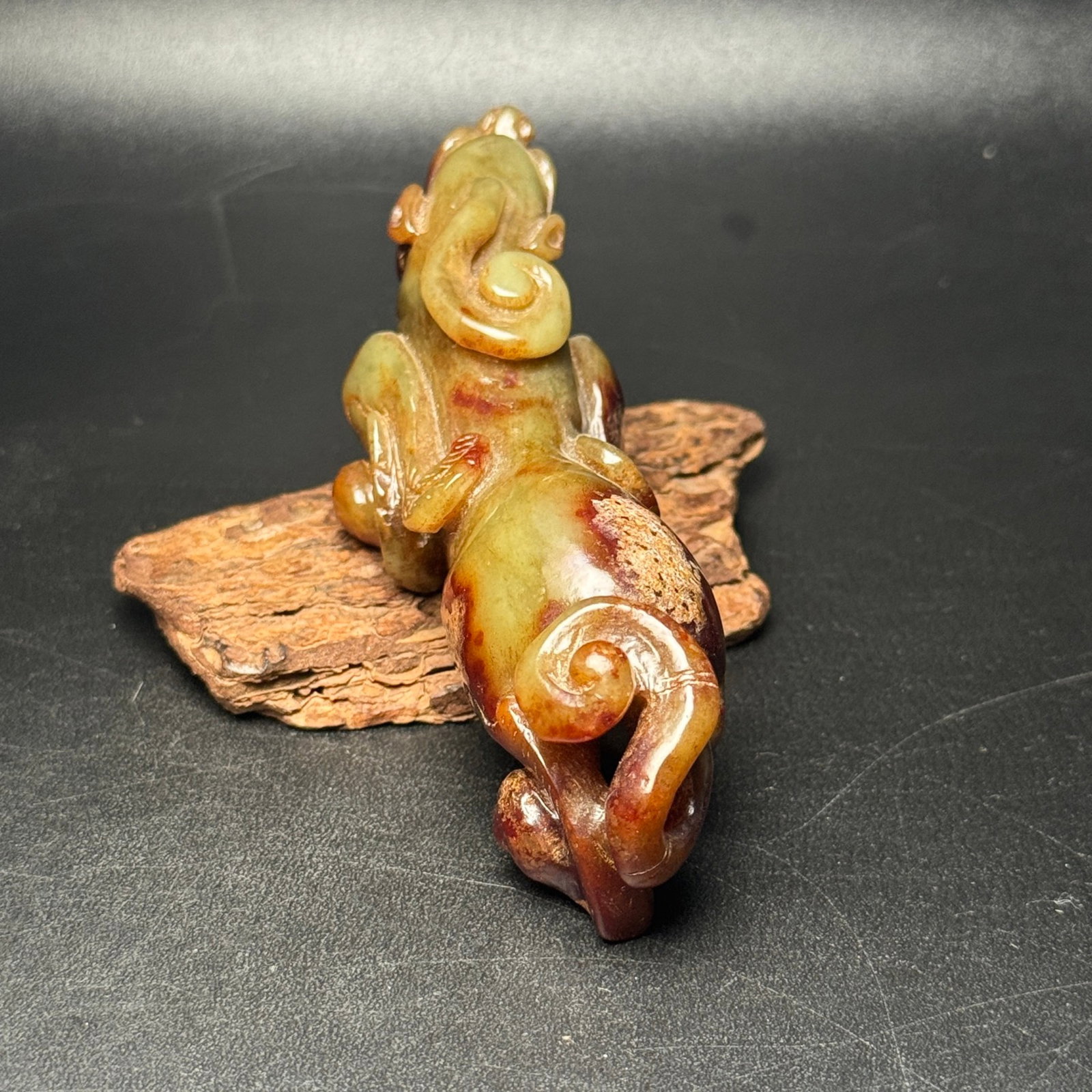 An Exquisite Archaic Jade Auspicious Beast Ornament - 3