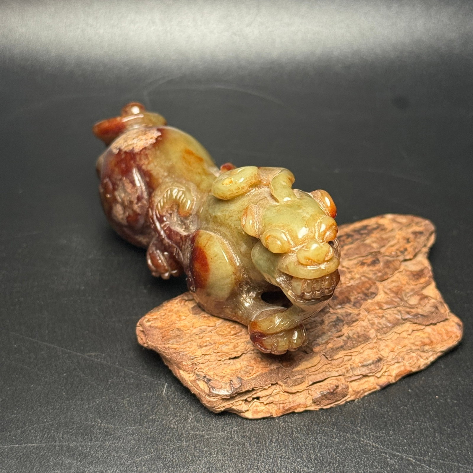 An Exquisite Archaic Jade Auspicious Beast Ornament - 5