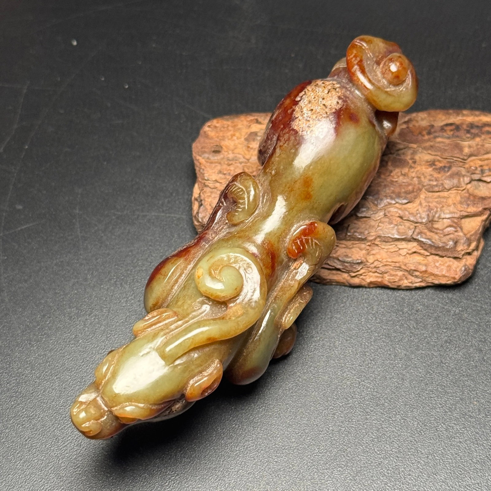 An Exquisite Archaic Jade Auspicious Beast Ornament - 6