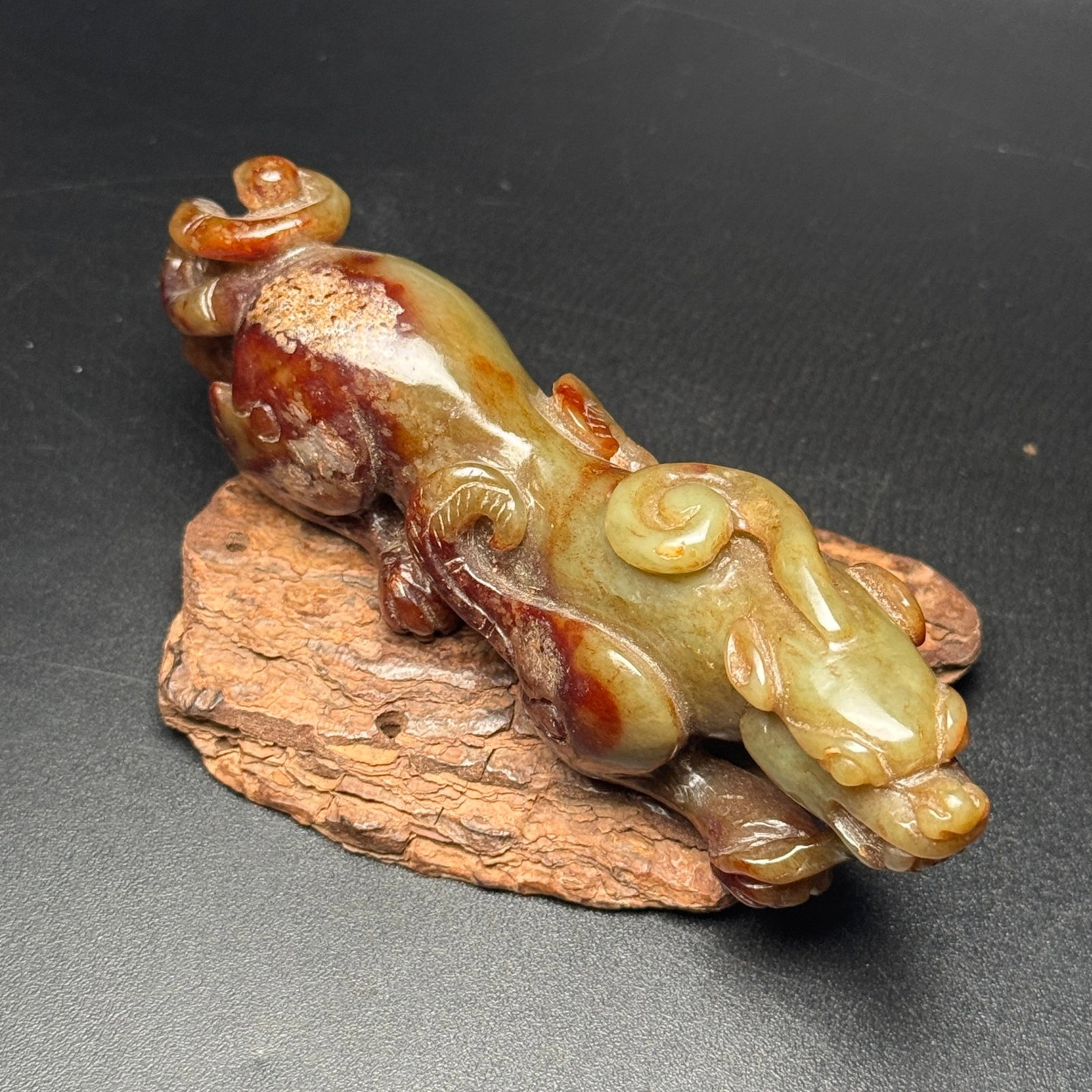 An Exquisite Archaic Jade Auspicious Beast Ornament - 7