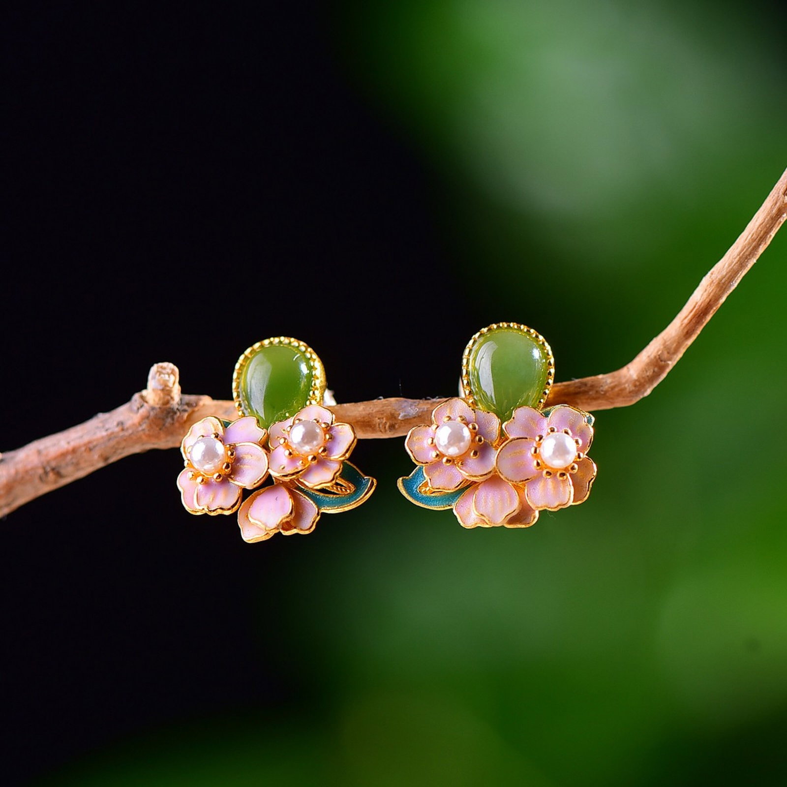 A Pair of Exquisite Sterling Silver-Gold Plated Inlaid Jasper Earrings,Inlaid Pearls: Estimated Value:400-800 A Pair of Exquisite Sterling Silver-Gold Plated Inlaid Jasper Earrings,Inlaid Pearls,Size:5mmx7mm