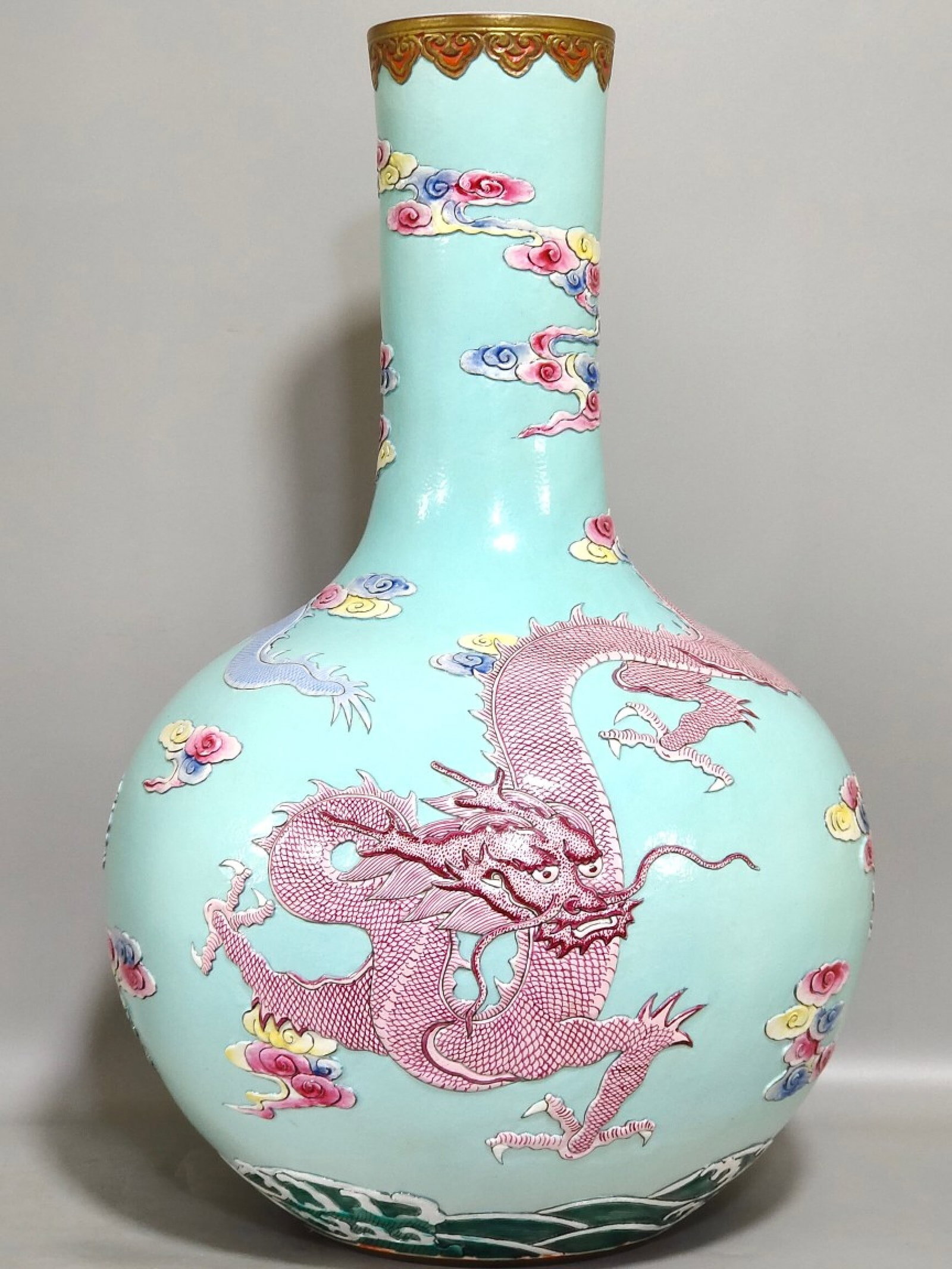 A Huge Turquoise Ground Famille-Rose Painted Gold Auspicious Cloud and Dragon Pattern Vase - 3