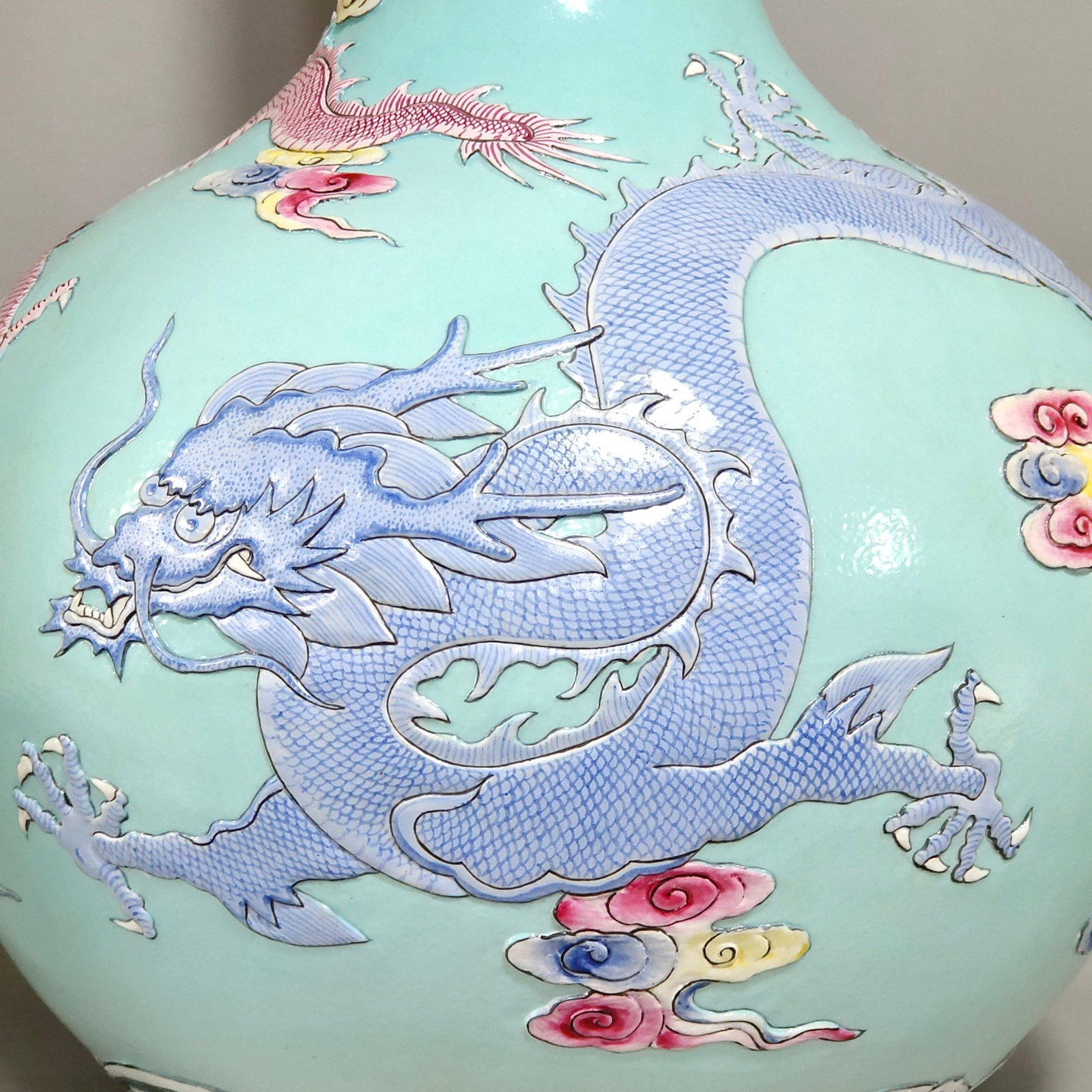 A Huge Turquoise Ground Famille-Rose Painted Gold Auspicious Cloud and Dragon Pattern Vase - 5