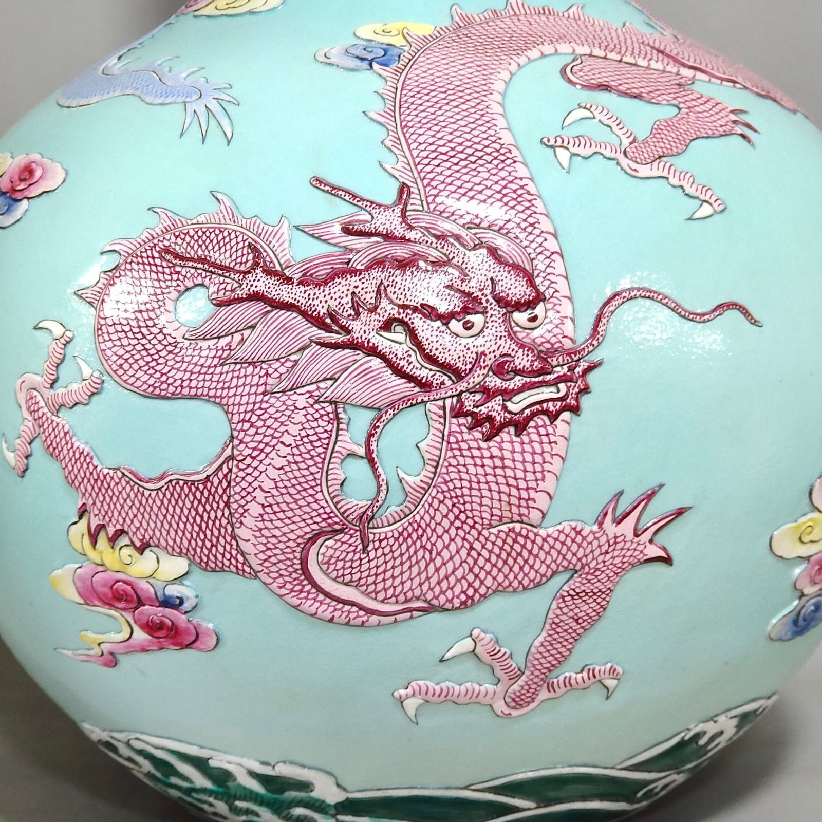 A Huge Turquoise Ground Famille-Rose Painted Gold Auspicious Cloud and Dragon Pattern Vase - 6