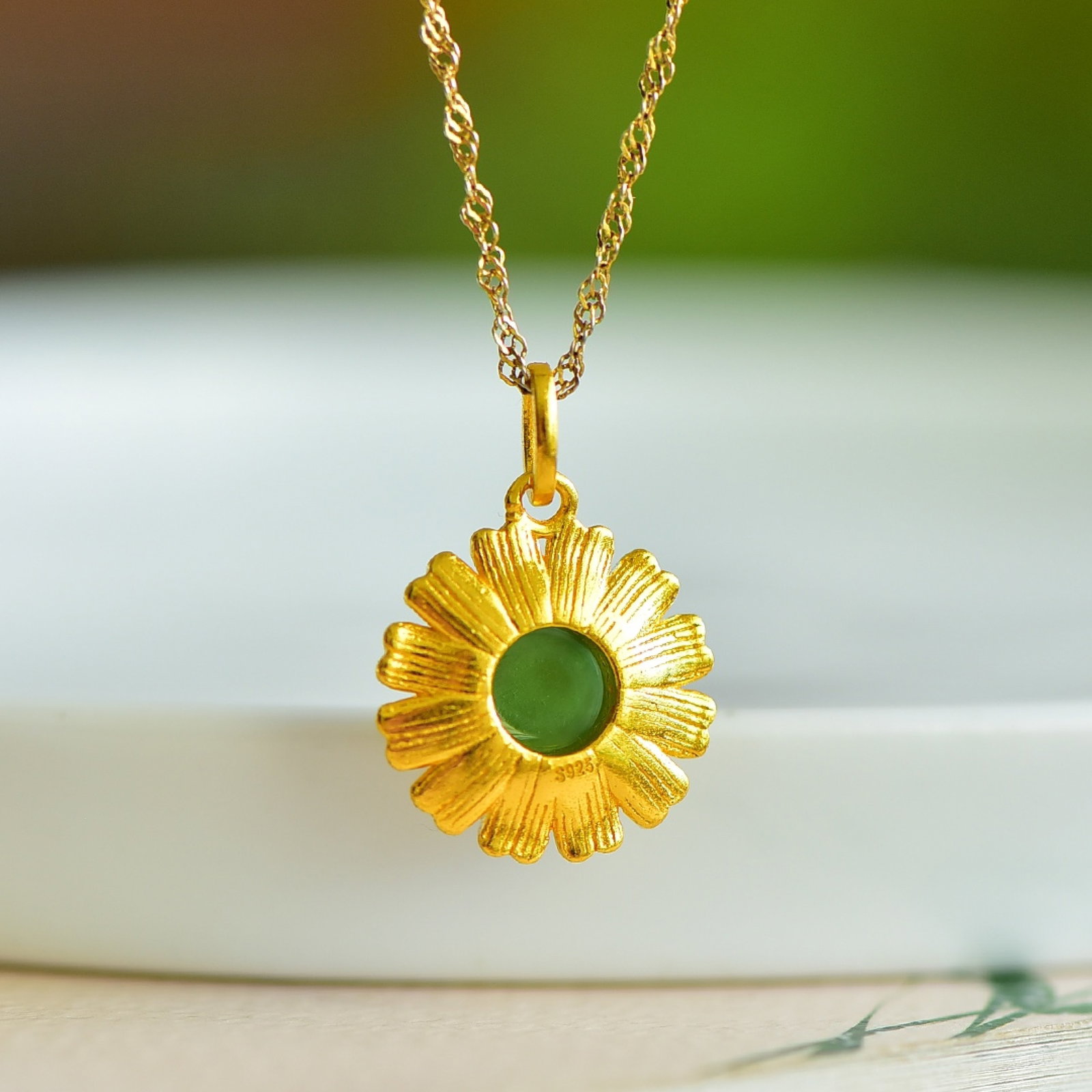 An Exquisite Sterling Silver-Gold Plated Inlaid Jasper Pendant - 5