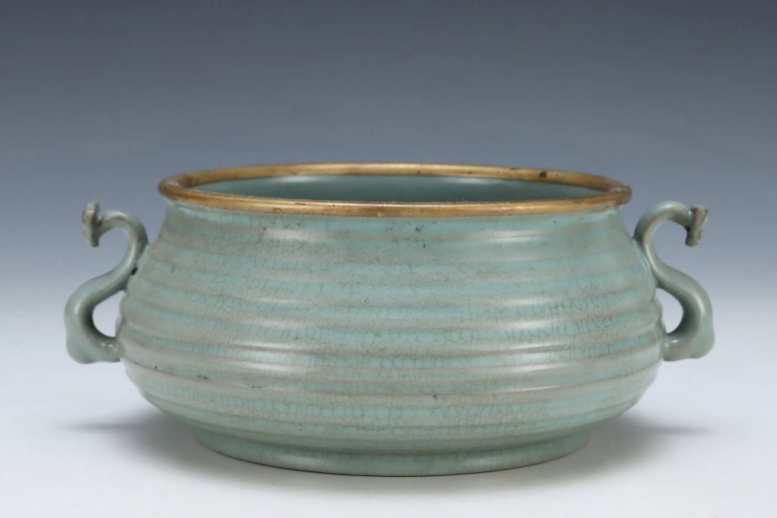 An Exquisite Ru yao Sky Blue Glazed Cover with Gold Ruyi-Ears Censer,with an Imperial Poem by Emp... - 3