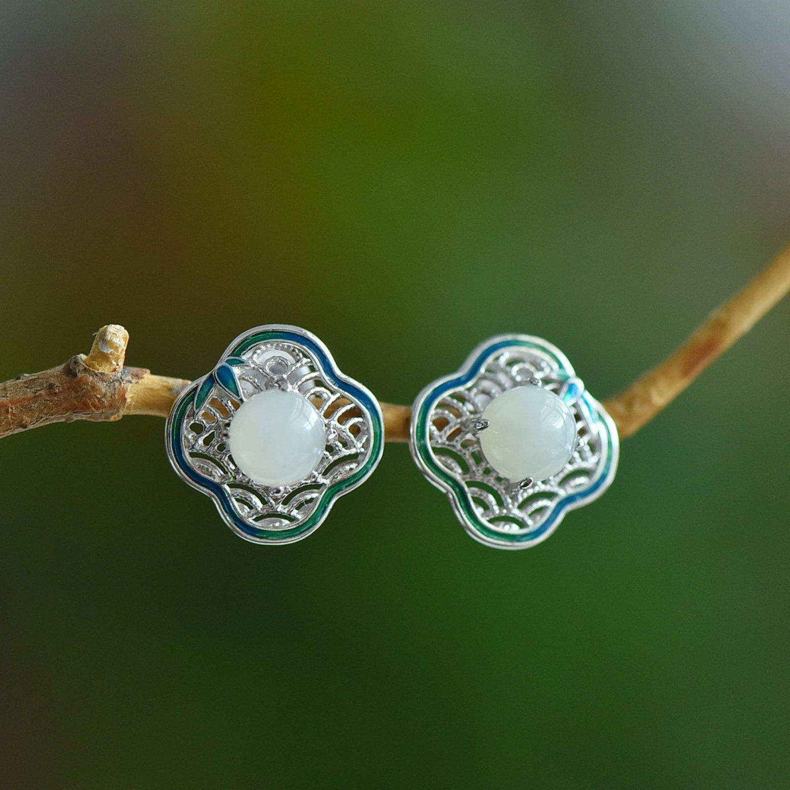 A Pair of Exquisite Sterling Silver Inlaid White Jade Earrings: Estimated Value:200-400 A Pair of Exquisite Sterling Silver Inlaid White Jade Earring,Size:6mmx6mm 一对纯银镶白玉耳钉