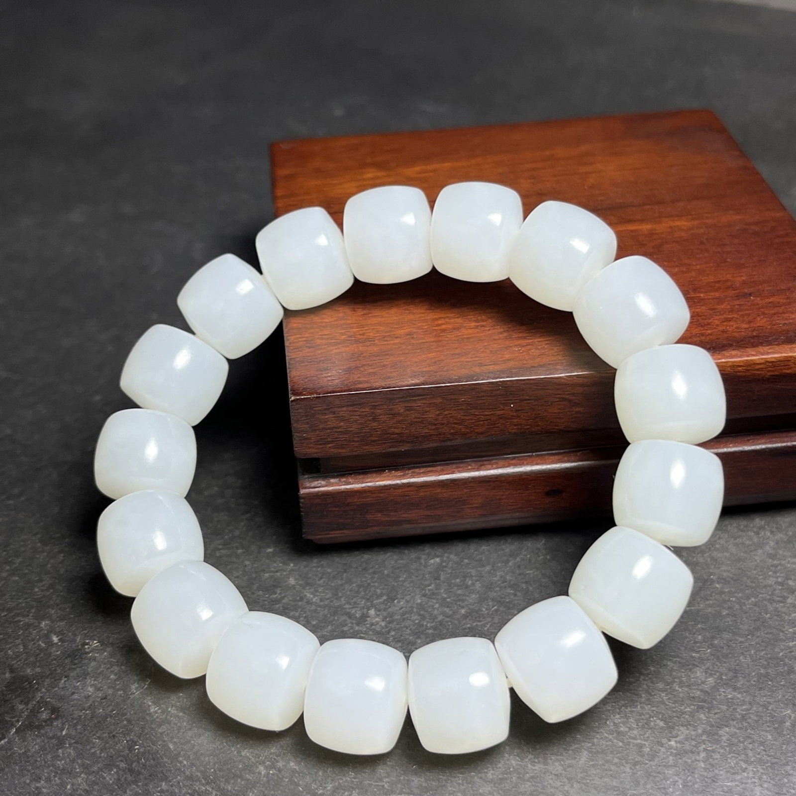 An Exquisite White Jade Bracelets - 2