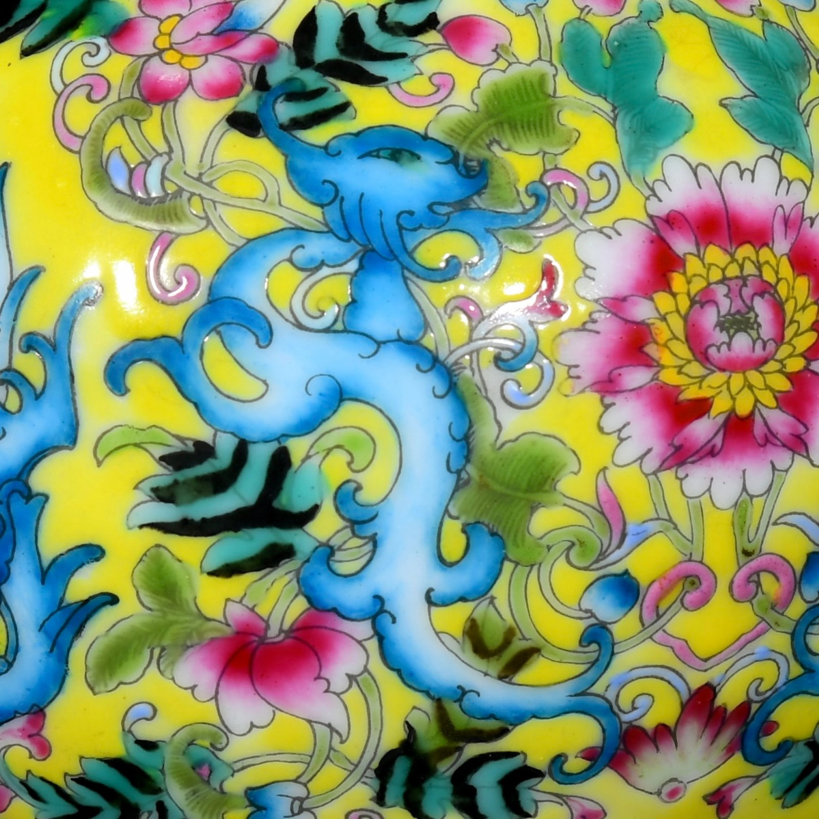 An Exquisite Yellow Ground Enamel Flower and Dragon Pattern Brush Washer - 4