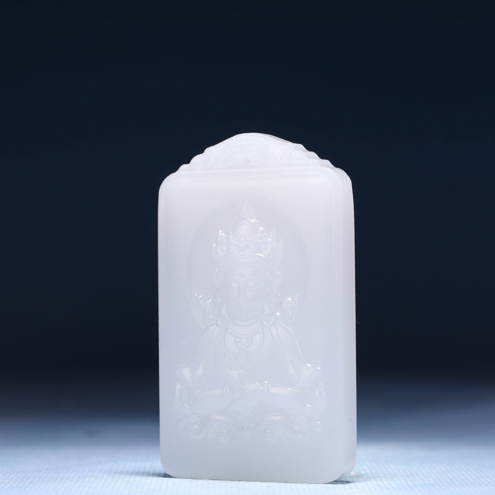 An Exquisite White Jade Statue of Avalokitesvara Pendant - 2