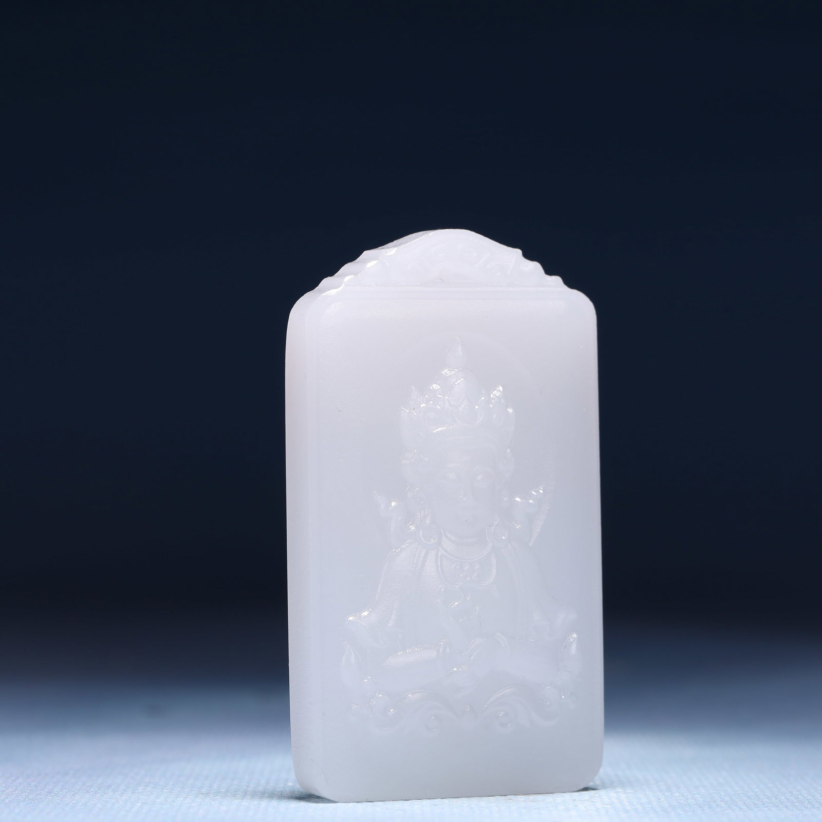 An Exquisite White Jade Statue of Avalokitesvara Pendant - 3