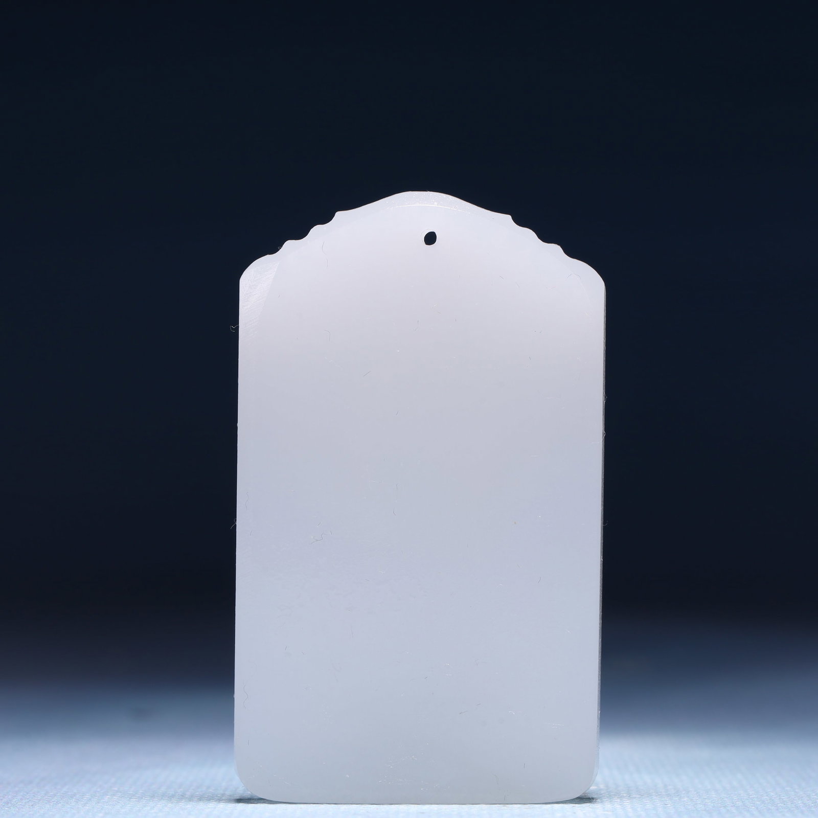 An Exquisite White Jade Statue of Avalokitesvara Pendant - 4