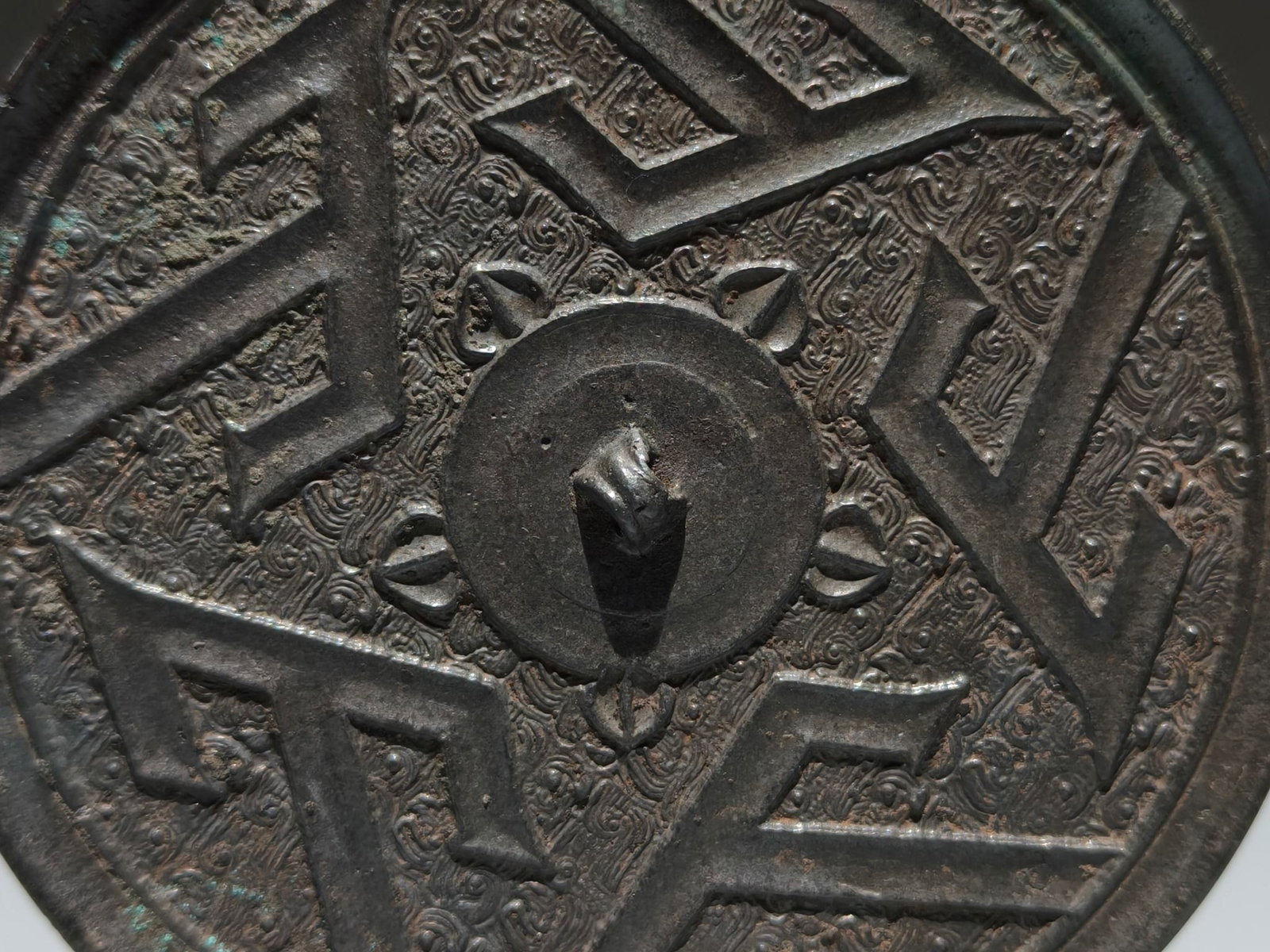 An Archaic Bronze Shan-Character Pattern Mirror - 3