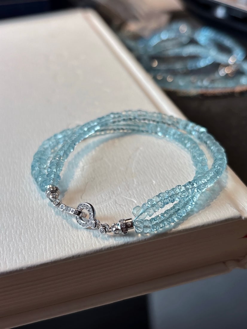 An Exquisite Aquamarine Bracelets: Estimated Value:1100-2200 An Exquisite Aquamarine Bracelets,Size:4.4mm,Weight:10.6g 海蓝宝手串