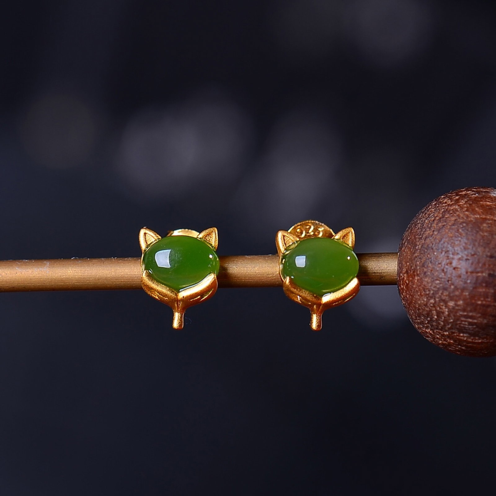 A Pair of Exquisite Sterling Silver-Gold Plated Inlaid Jasper Earrings - 2