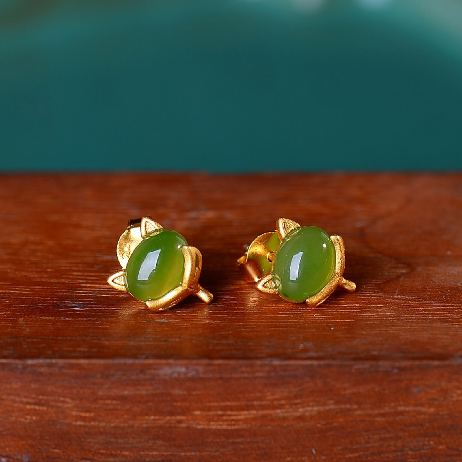 A Pair of Exquisite Sterling Silver-Gold Plated Inlaid Jasper Earrings - 4