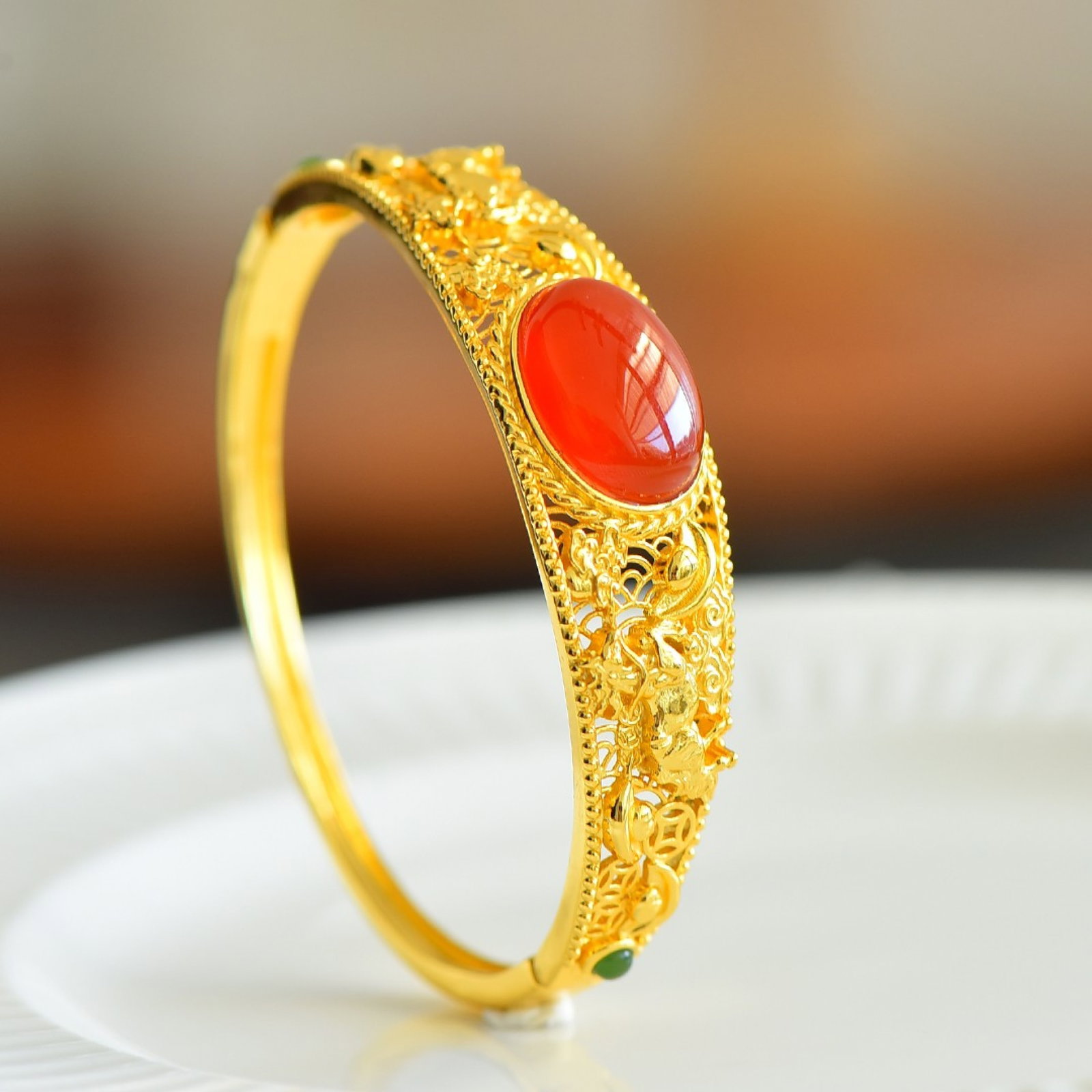 An Exquisite Sterling Silver-Gold Plated Inlaid Agate Bracelets: Estimated Value:800-1600 An Exquisite Sterling Silver-Gold Plated Inlaid Agate Bracelets,Size:13mmx18mm 纯银镀金镶玛瑙手镯