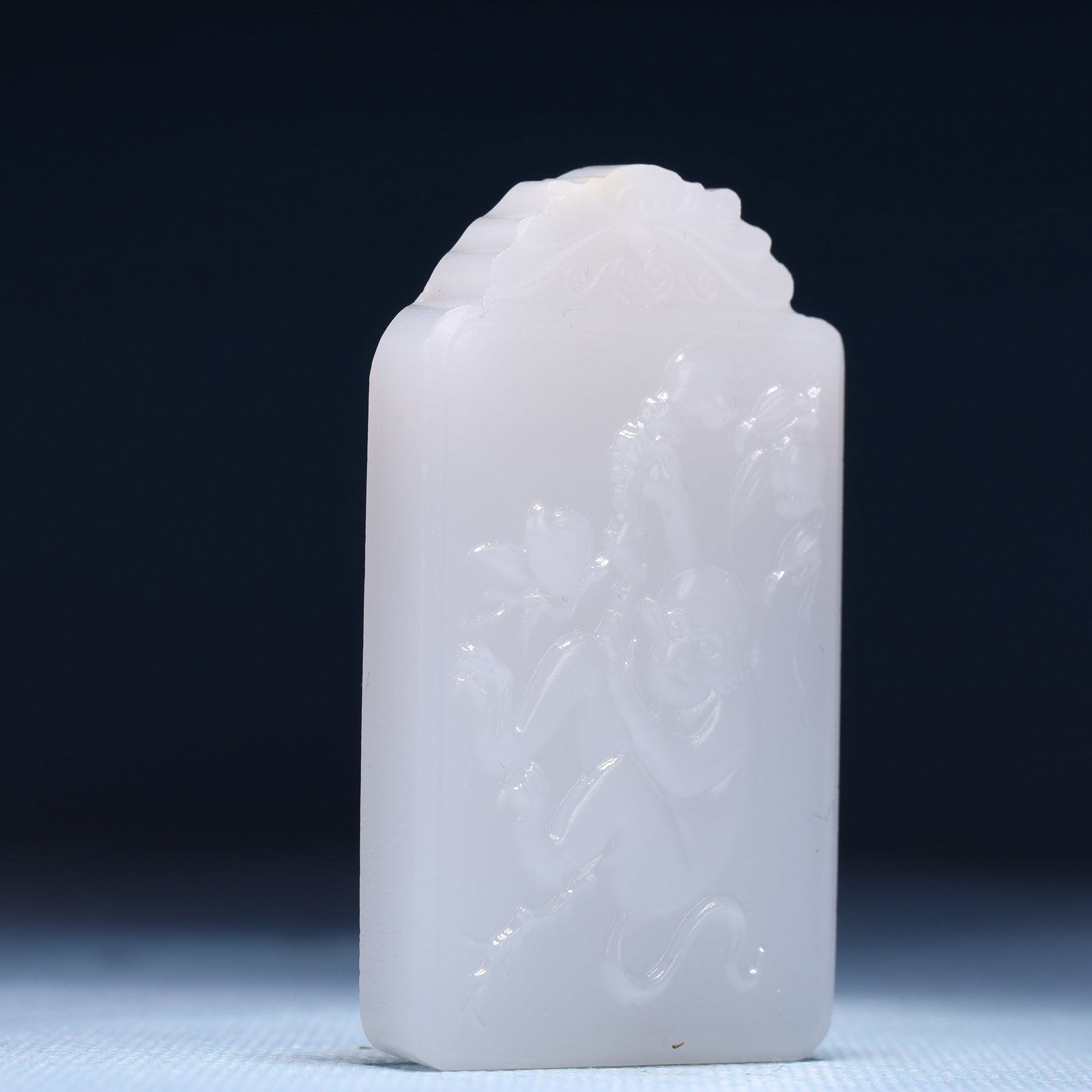 An Exquisite White Jade Monkey Patten Pendant - 3