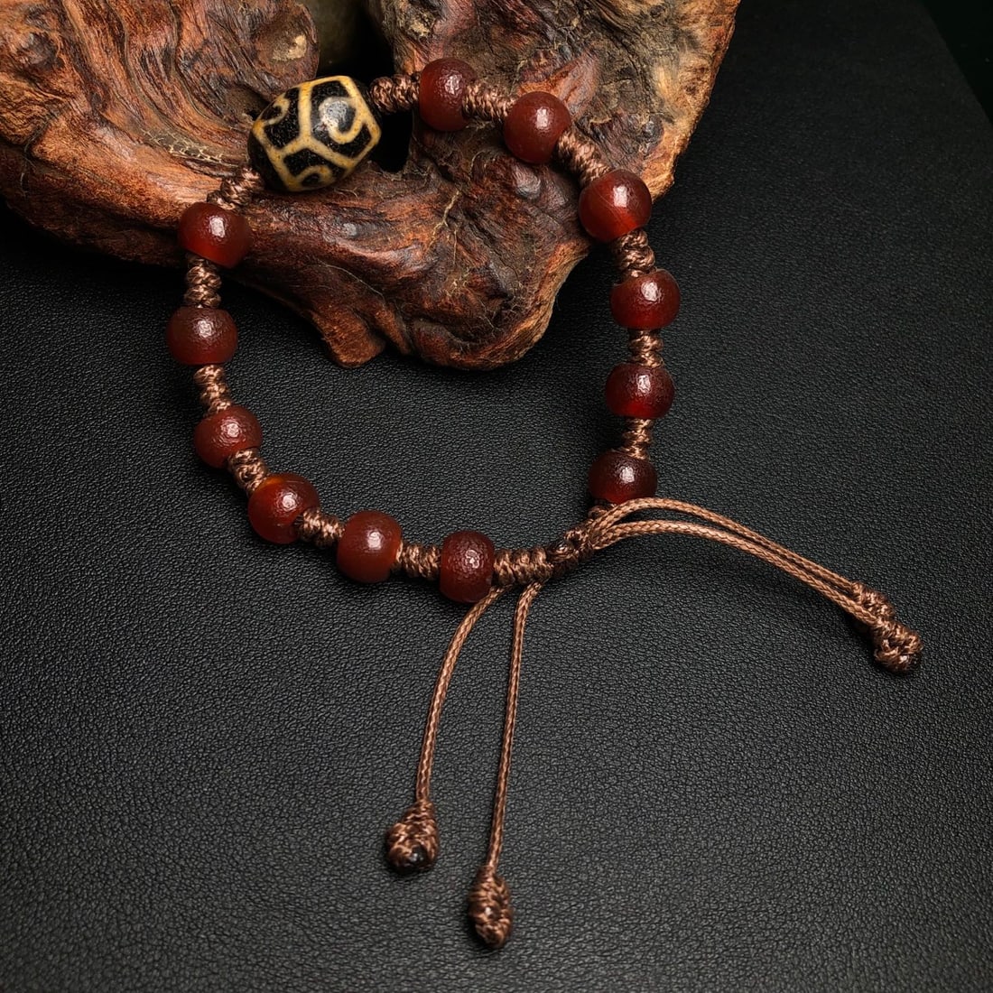An Exquisite Agate Bracelets - 2