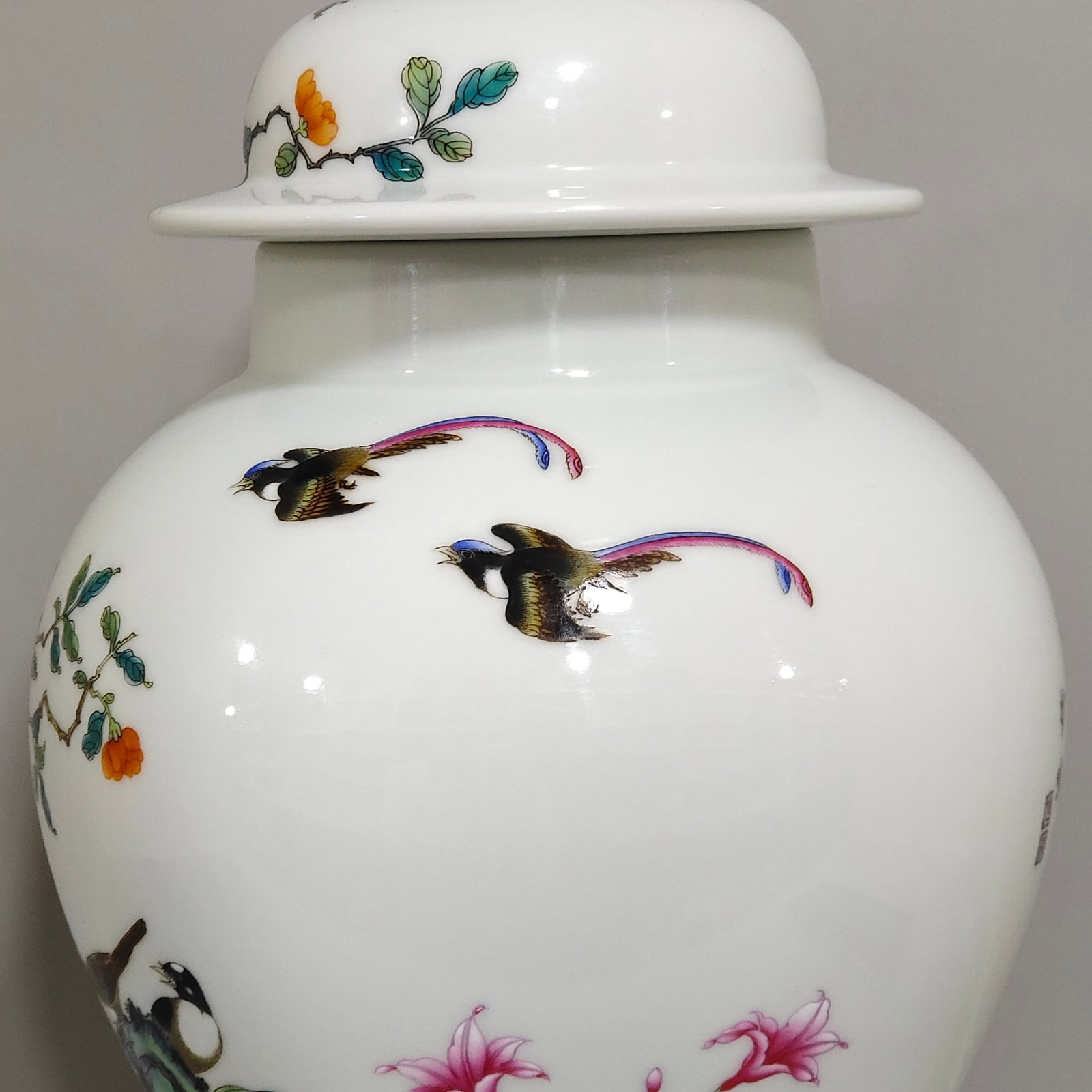A Rare Famille-Rose Painted Gold Pomegranate,Flower and Bird Pattern Cover Jar,With Poem - 5