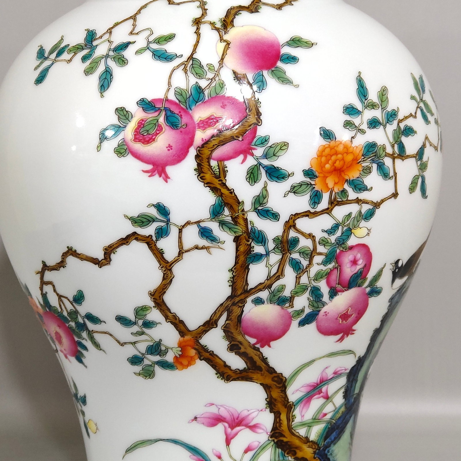 A Rare Famille-Rose Painted Gold Pomegranate,Flower and Bird Pattern Cover Jar,With Poem - 7