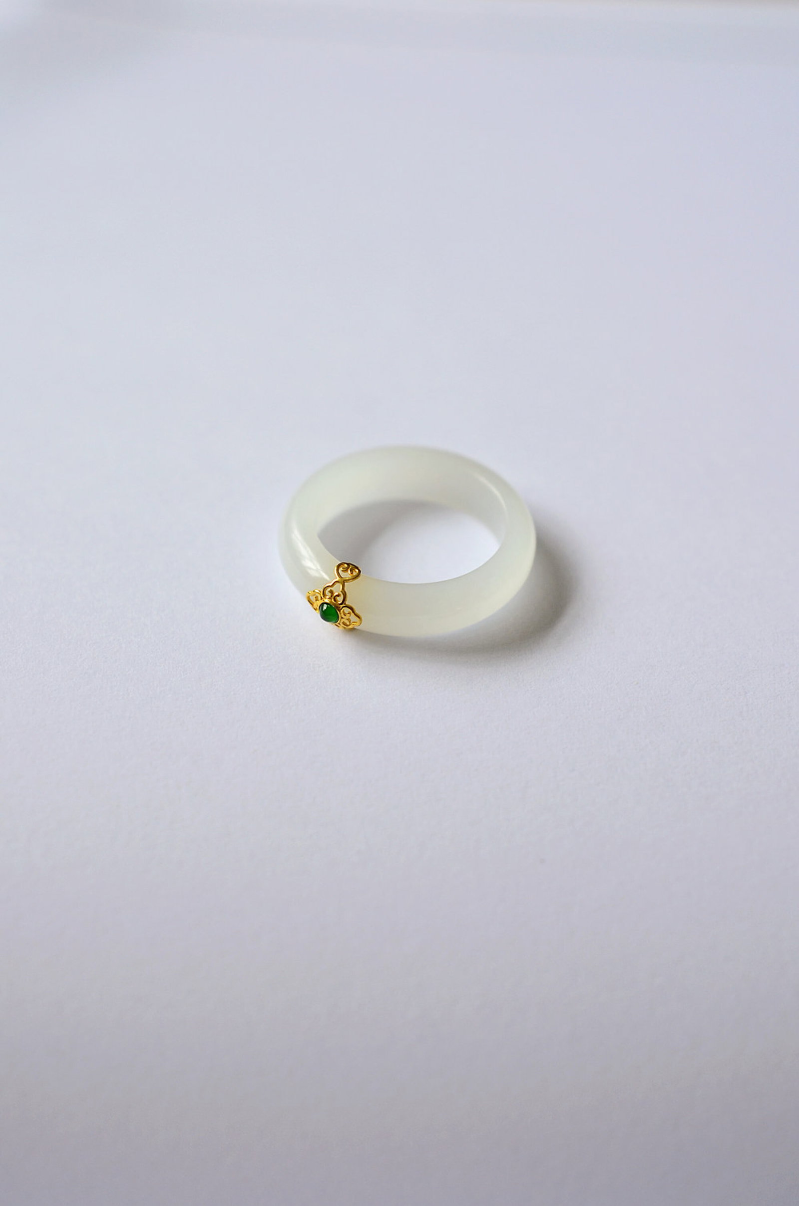 An Exquisite White Jade Ring - 5