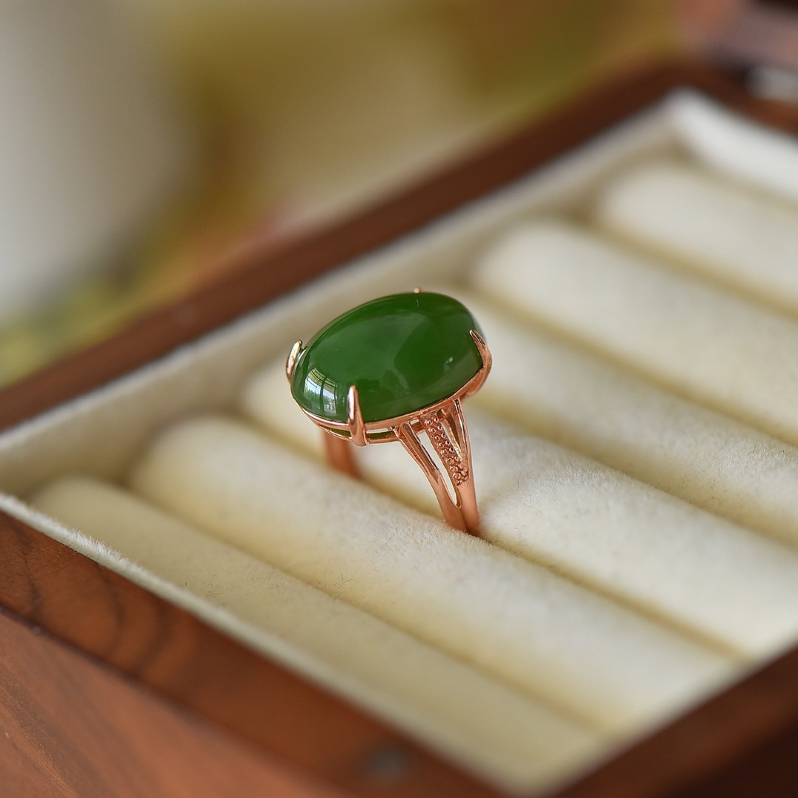 An Exquisite Sterling Silver-Gold Plated Inlaid Jasper Ring - 4