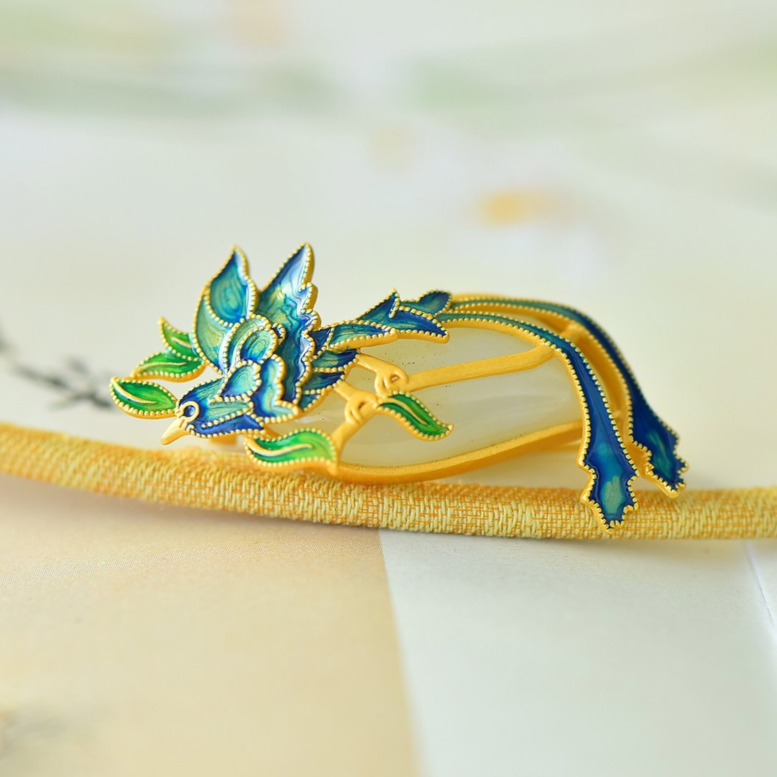 An Exquisite Sterling Silver-Gold Plated Inlaid White Jade Brooch - 4