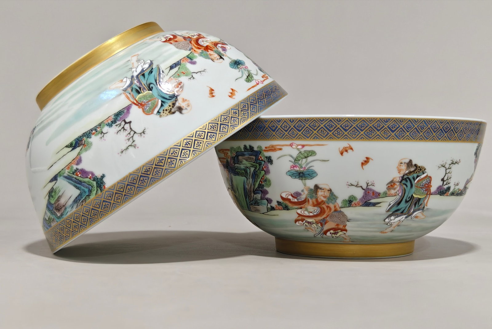 A Pair of Exquisite Wucai Painted Gold Figure Pattern Bowls - 2