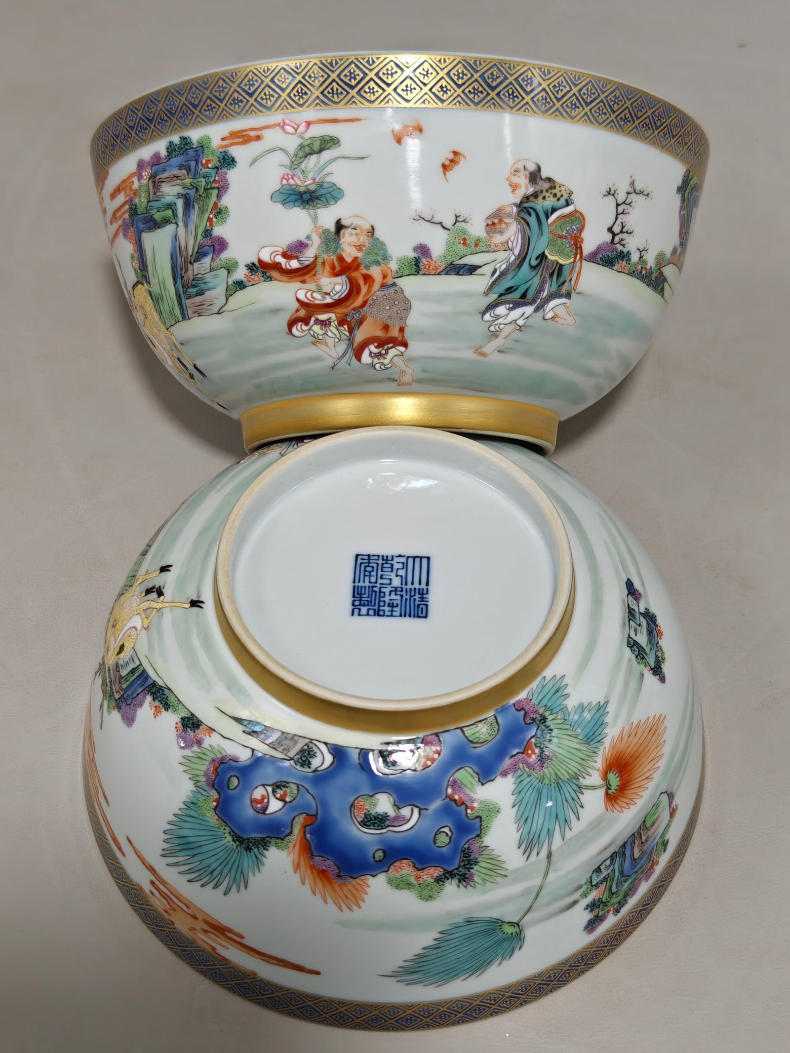 A Pair of Exquisite Wucai Painted Gold Figure Pattern Bowls - 3