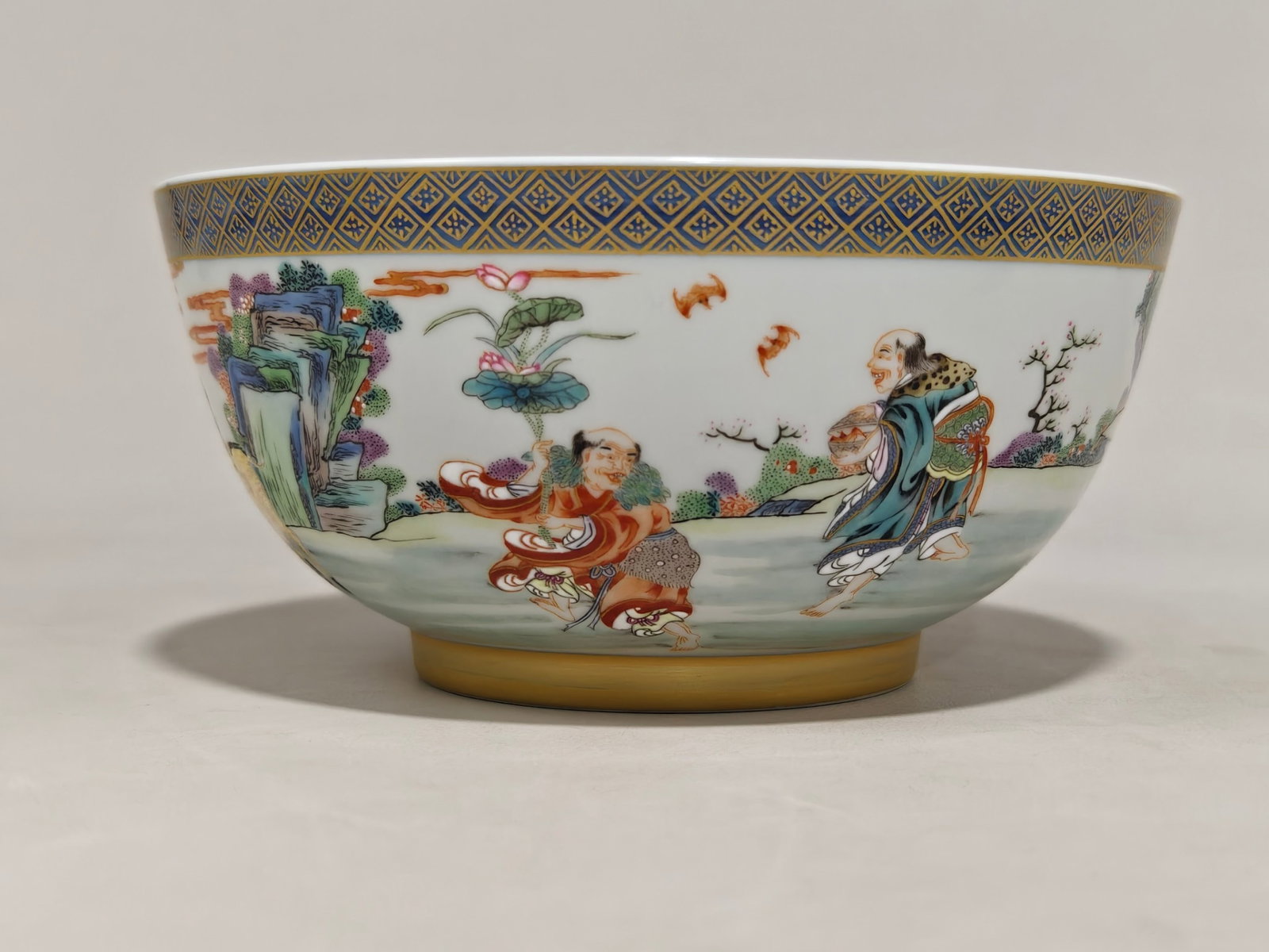A Pair of Exquisite Wucai Painted Gold Figure Pattern Bowls - 5