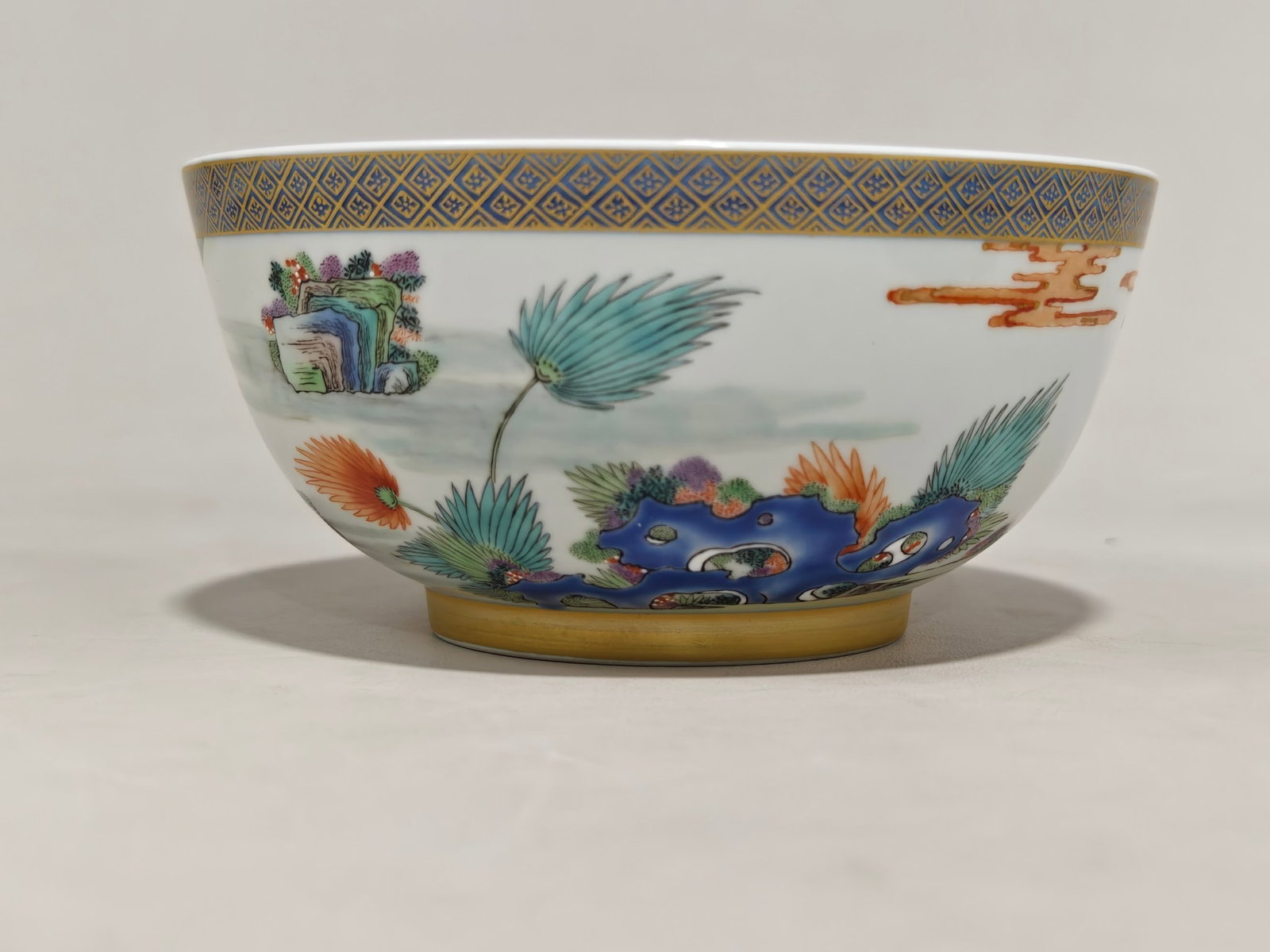 A Pair of Exquisite Wucai Painted Gold Figure Pattern Bowls - 7