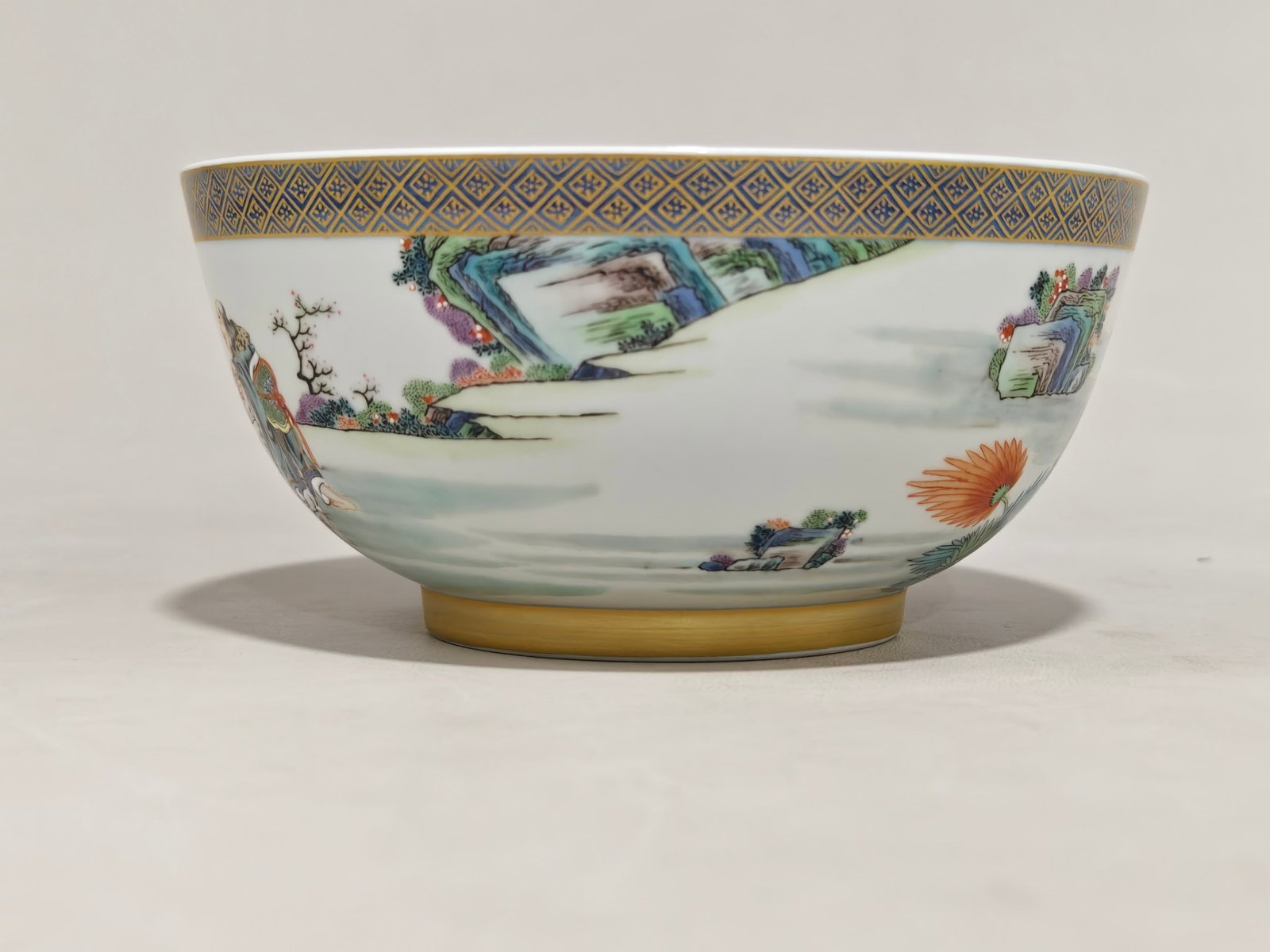 A Pair of Exquisite Wucai Painted Gold Figure Pattern Bowls - 8