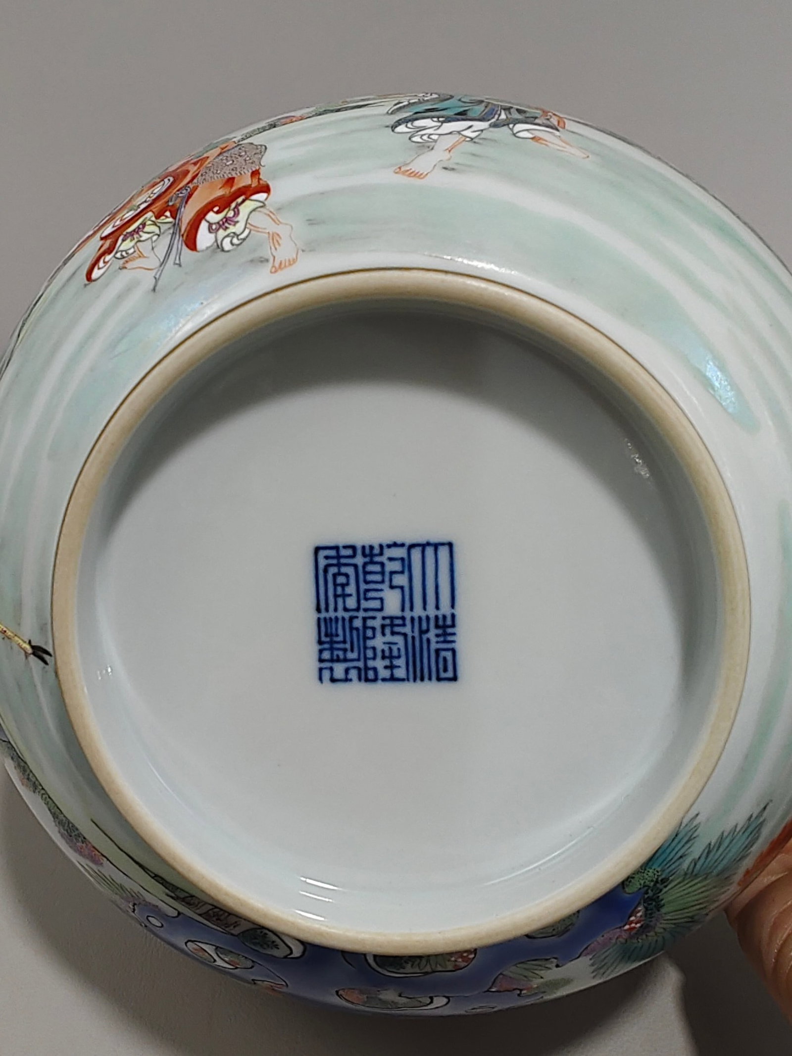 A Pair of Exquisite Wucai Painted Gold Figure Pattern Bowls - 9