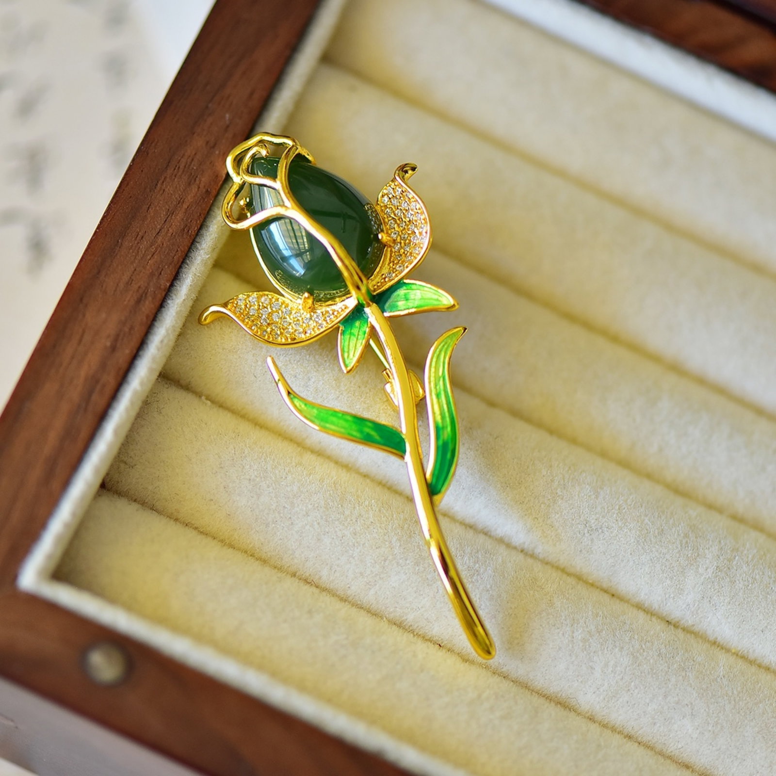 An Exquisite Sterling Silver-Gold Plated Inlaid Jasper Enamel Brooch - 4