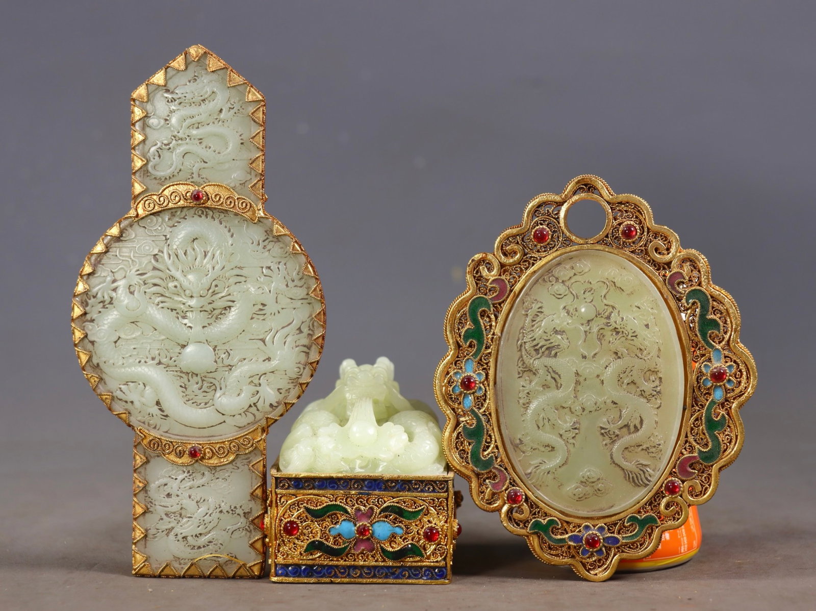 A Set of Fine White Jade Cover with Gold Dragon Pattern Ornaments,With Poem,Inlaid Gems: Estimated Value:12000-24000 A Set of Fine White Jade Cover with Gold Dragon Pattern Ornaments,With Poem,Inlaid Gems,Qing Dynasty,China,Qianlong