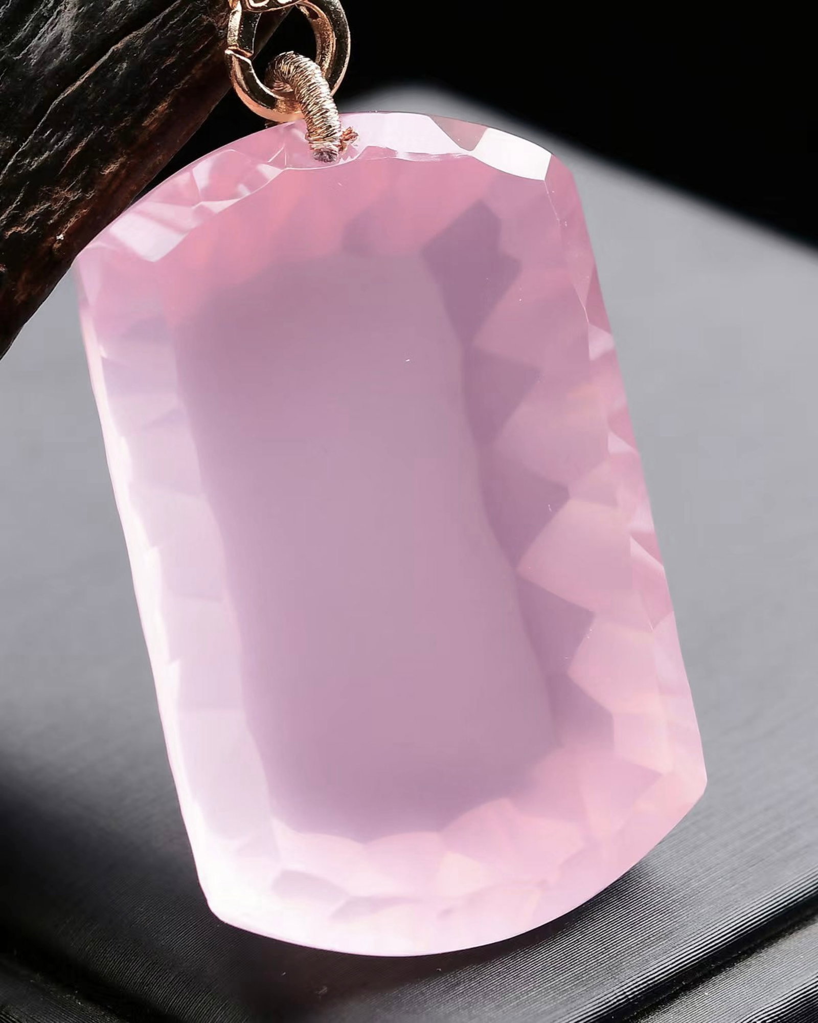 An Exquisite Crystal Pendant - 3