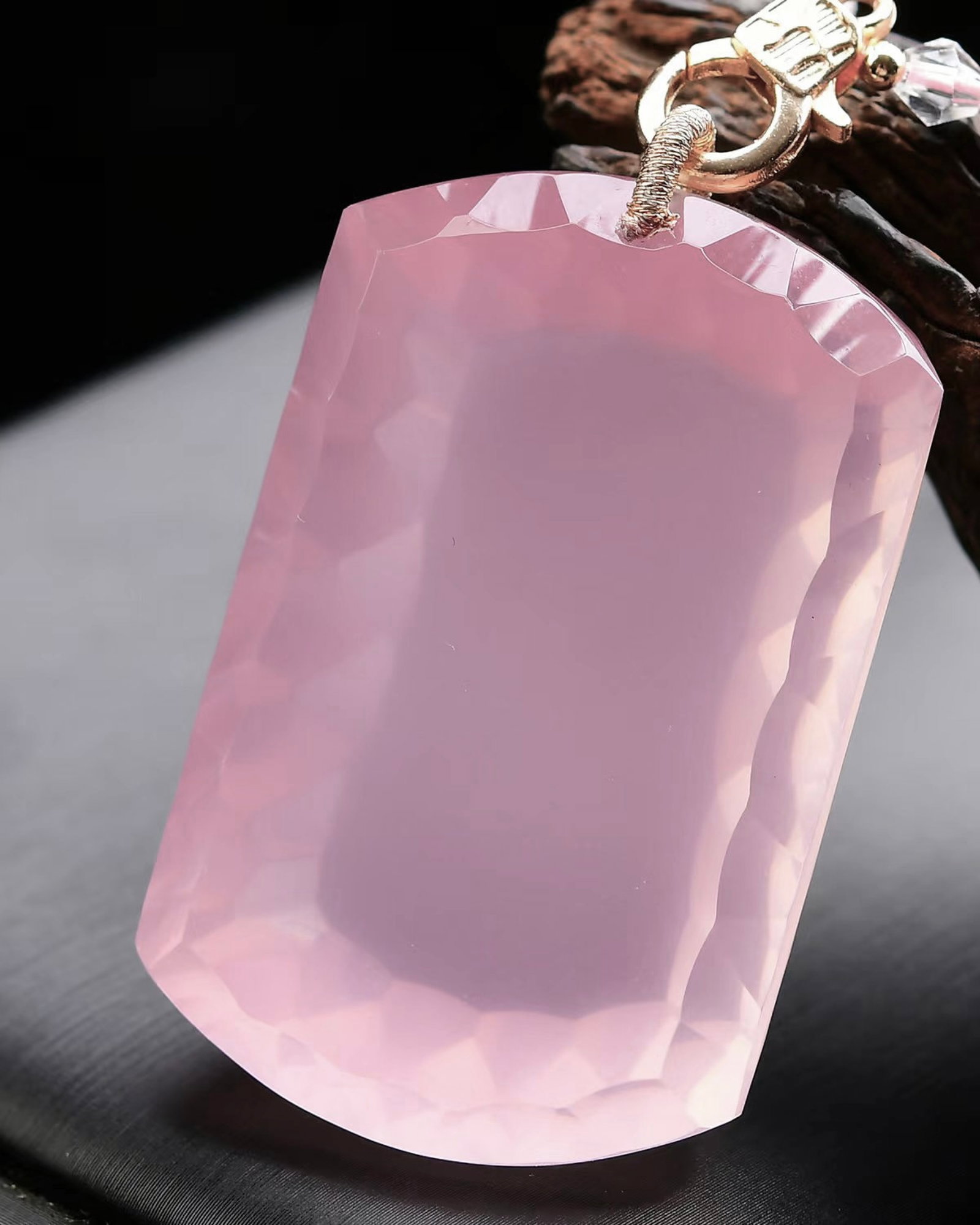 An Exquisite Crystal Pendant - 4