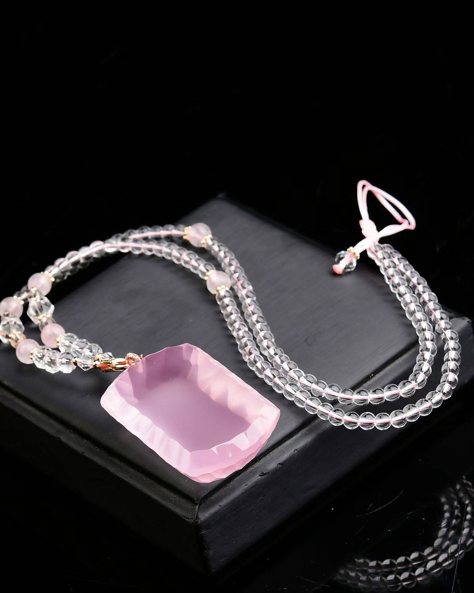 An Exquisite Crystal Pendant - 5