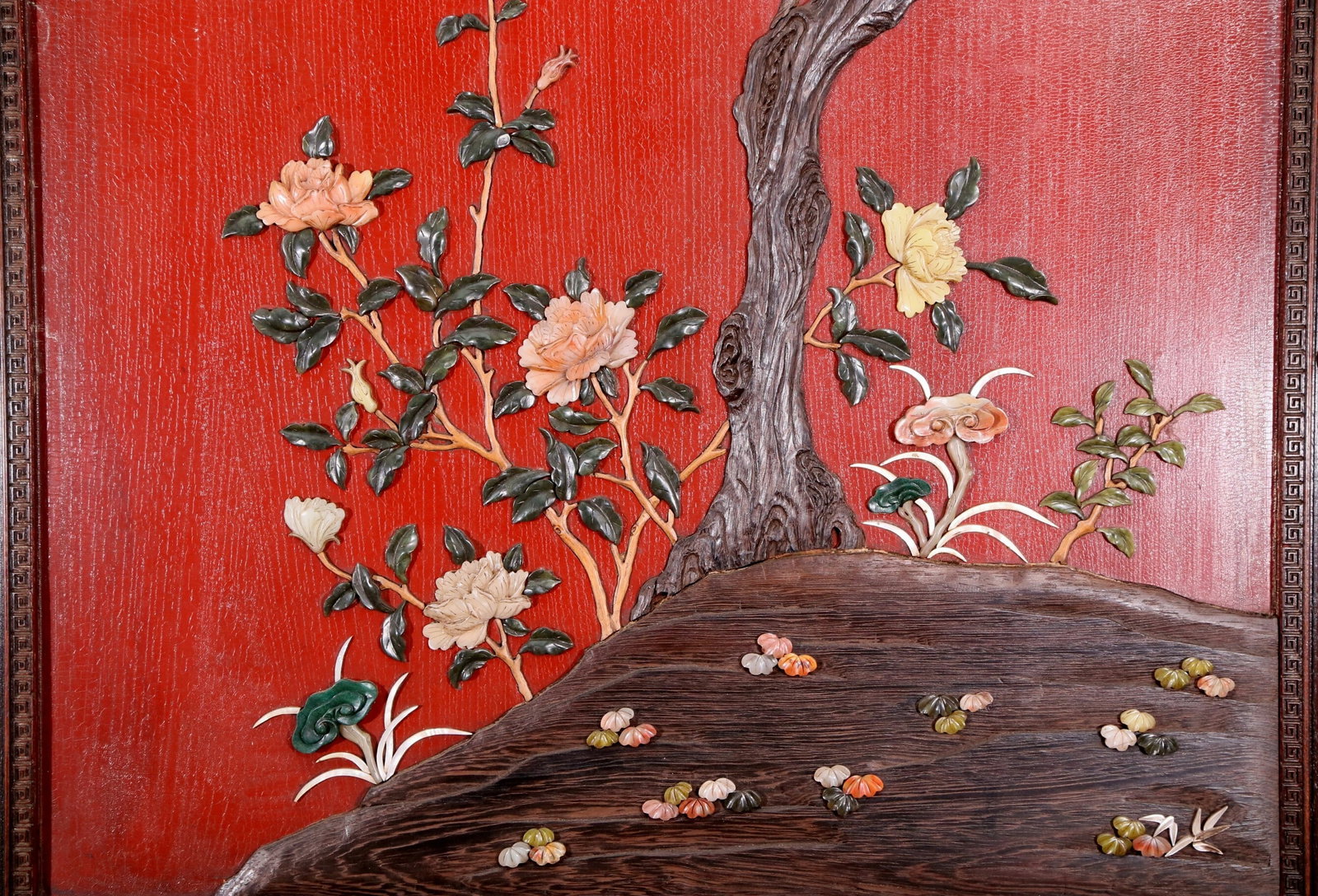 An exquisite zitanwood wood lacquer-embedded hanging screen with landscape, flower and bird patte... - 7