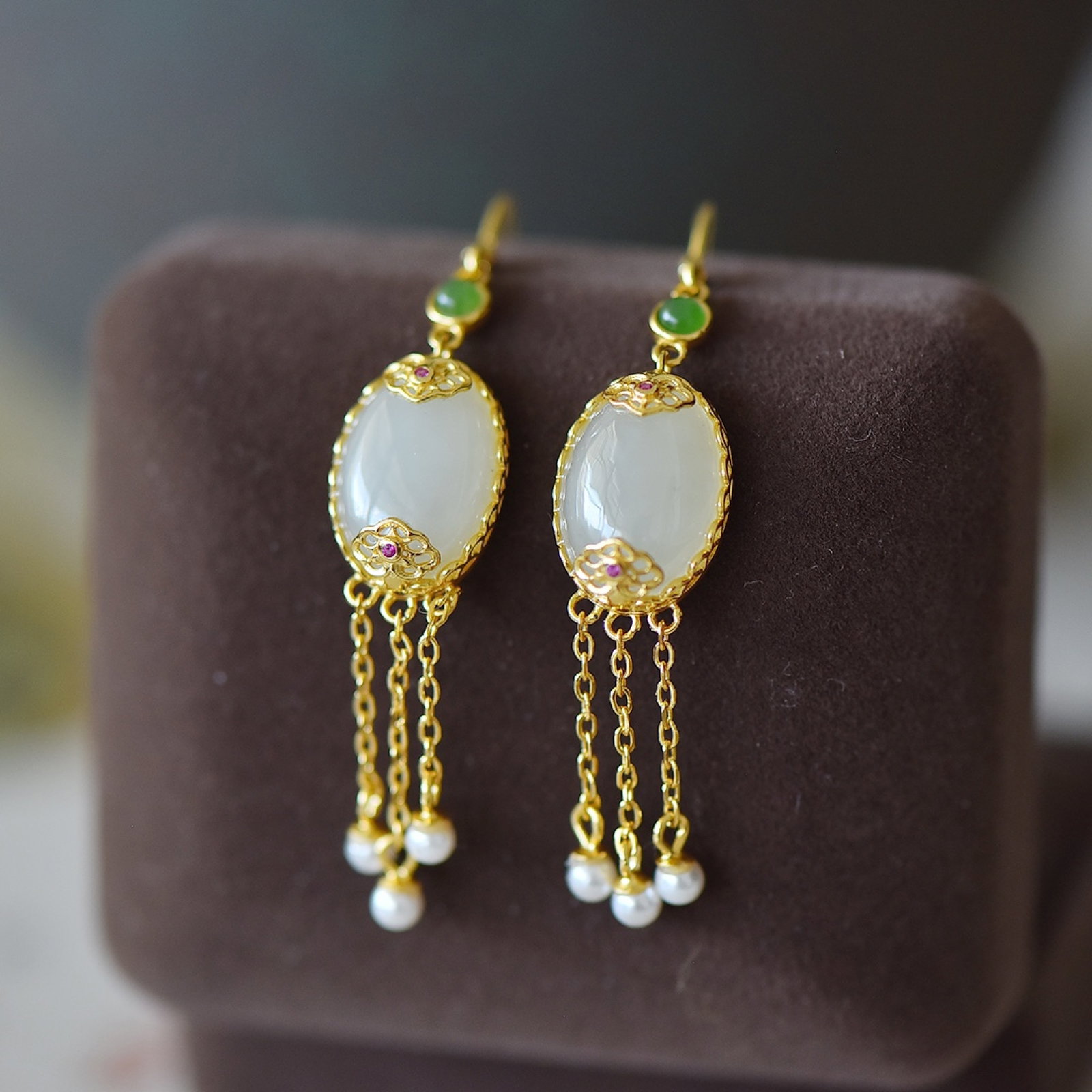 A Pair of Exquisite Sterling Silver-Gold Plated Inlaid White Jade Earrings, Inlaid Jasper and Pearl - 3