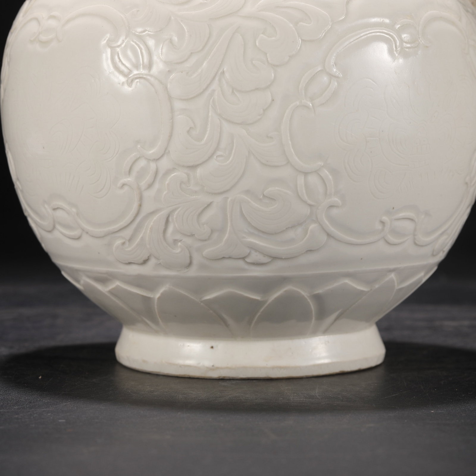 An Exquisite Ding yao White Glazed Flower Pattern Ewer - 4